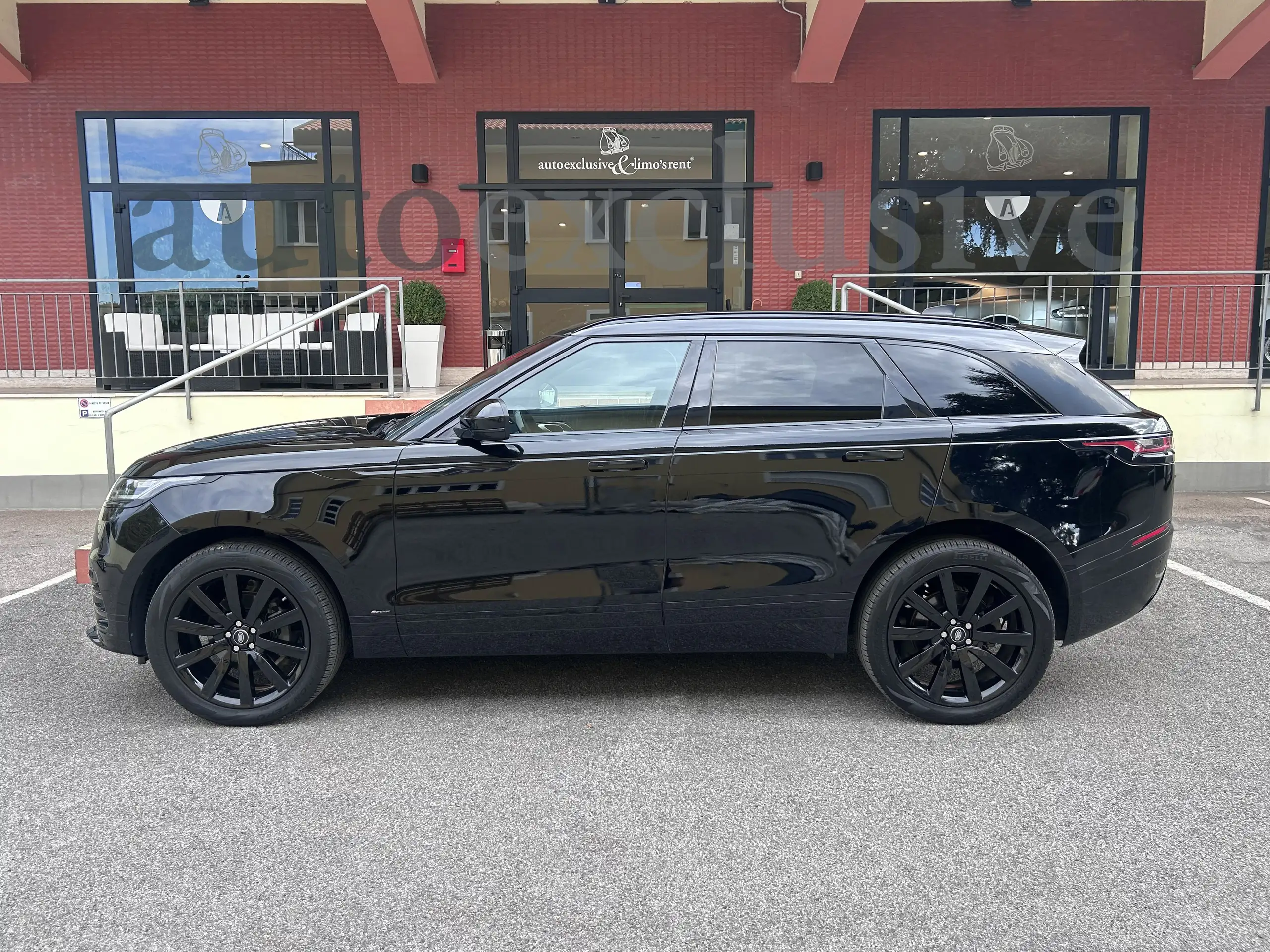 Land Rover - Range Rover Velar