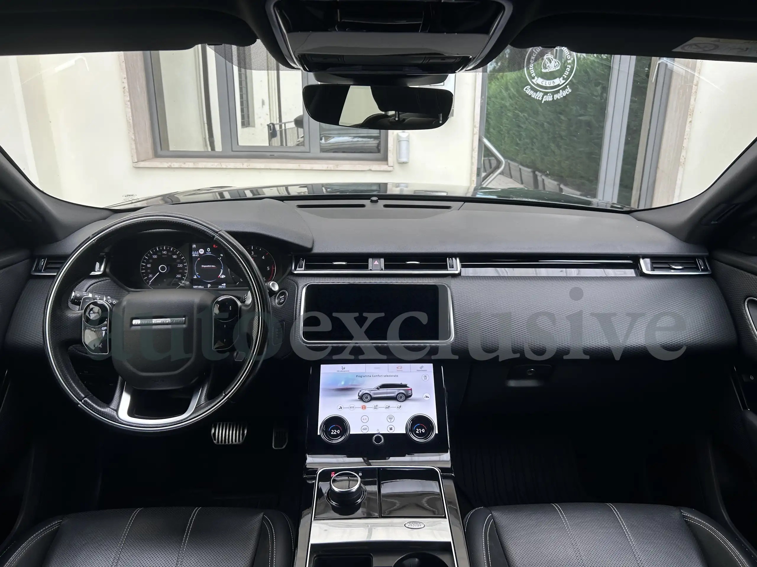 Land Rover - Range Rover Velar