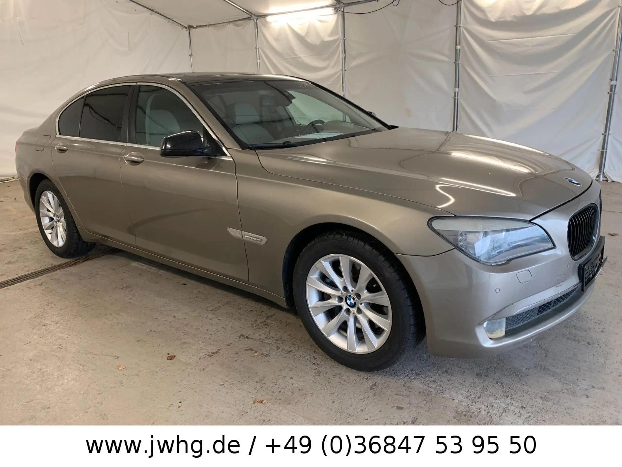 BMW - 730