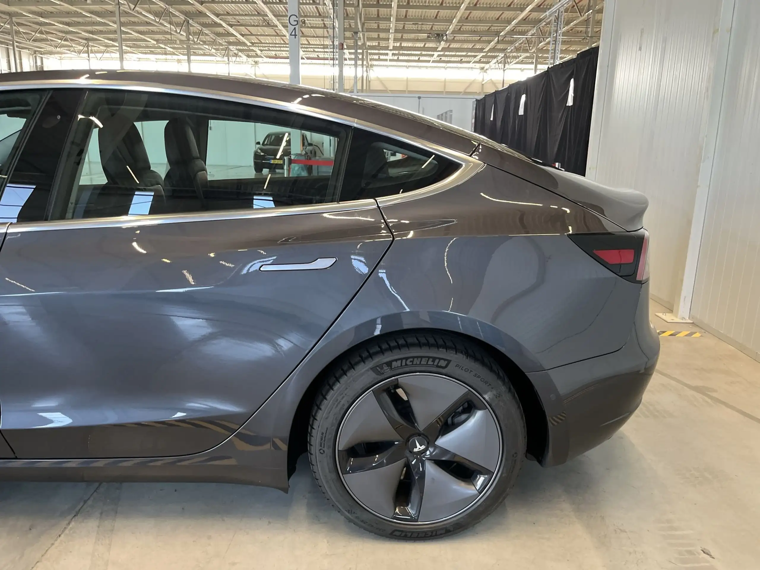 Tesla - Model 3