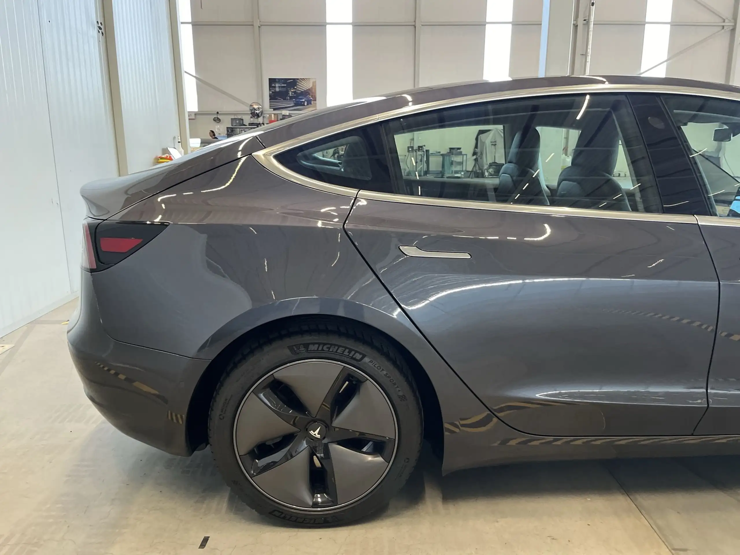 Tesla - Model 3