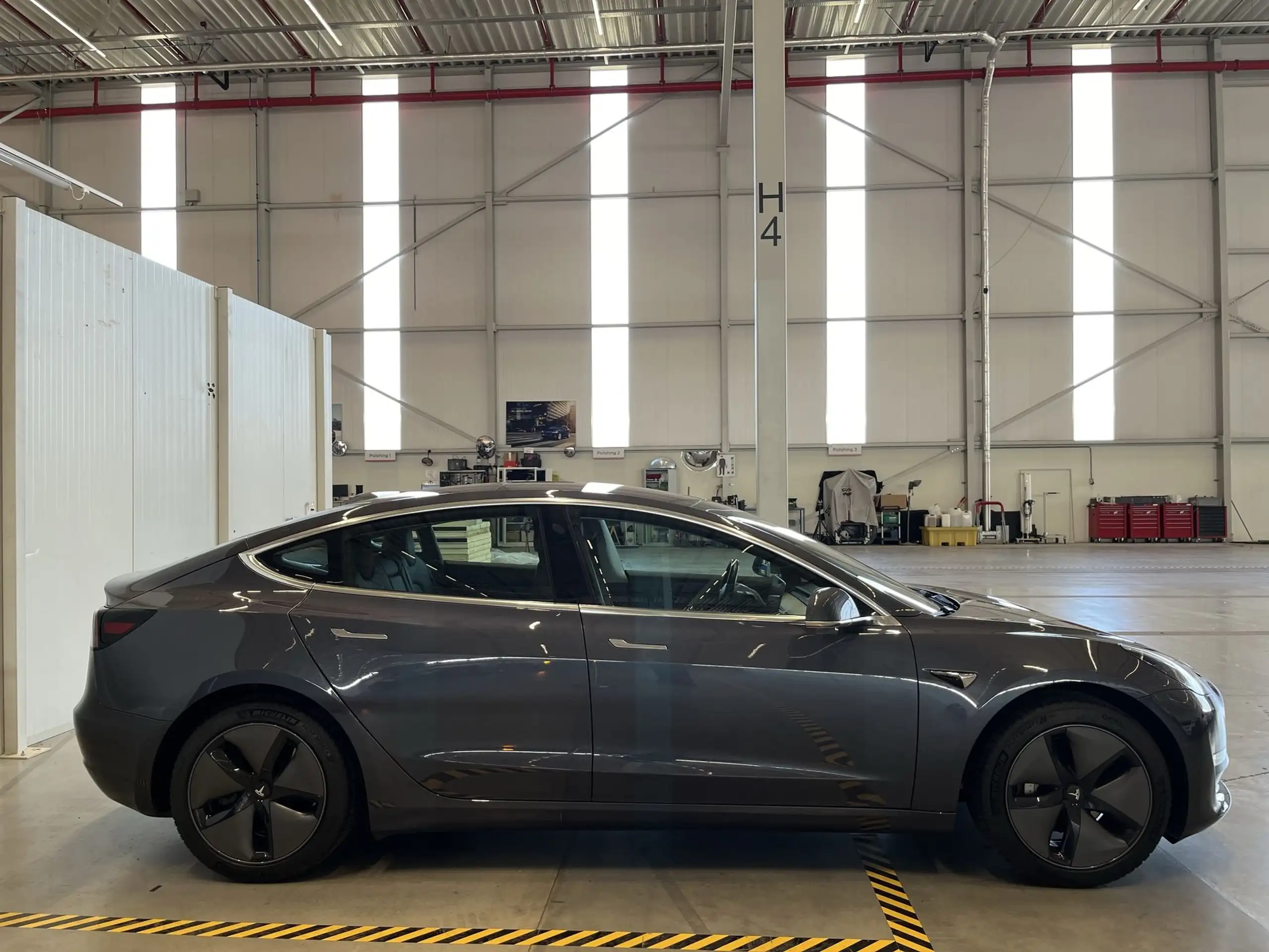 Tesla - Model 3