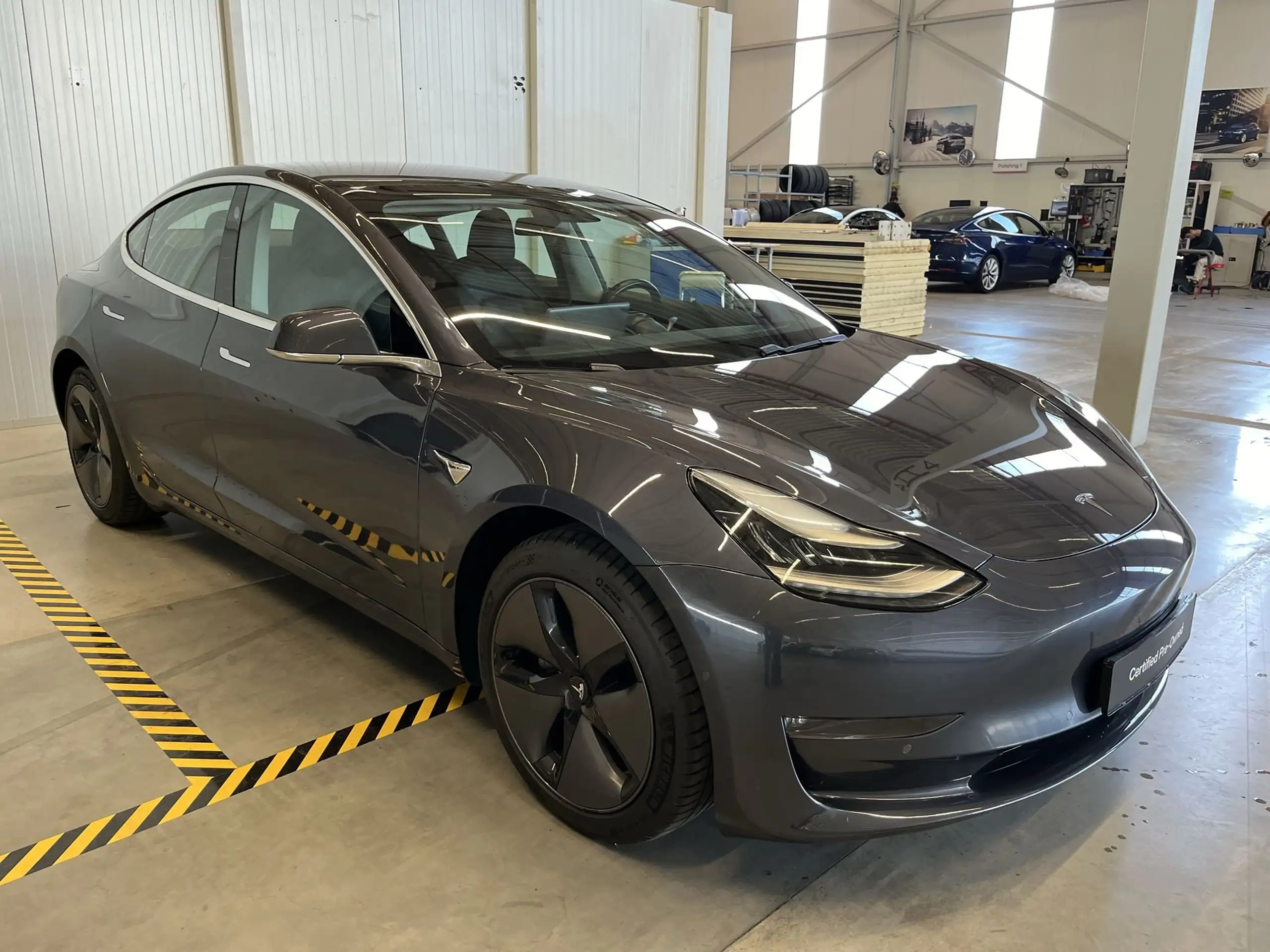 Tesla - Model 3