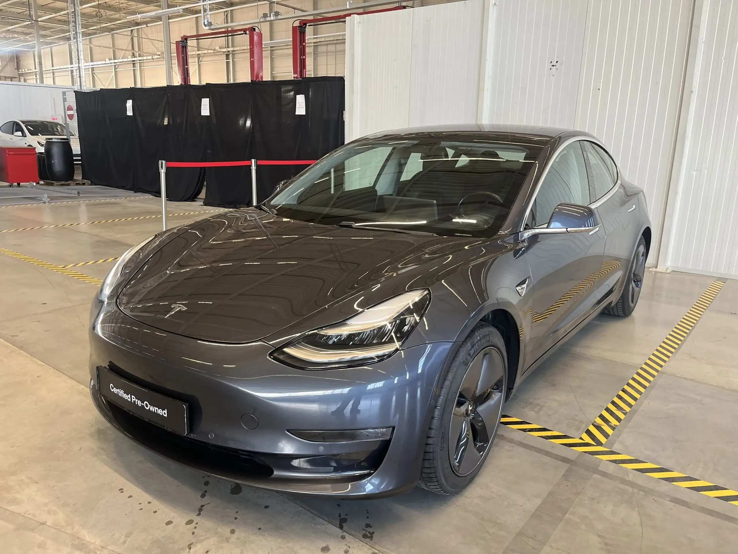 Tesla - Model 3