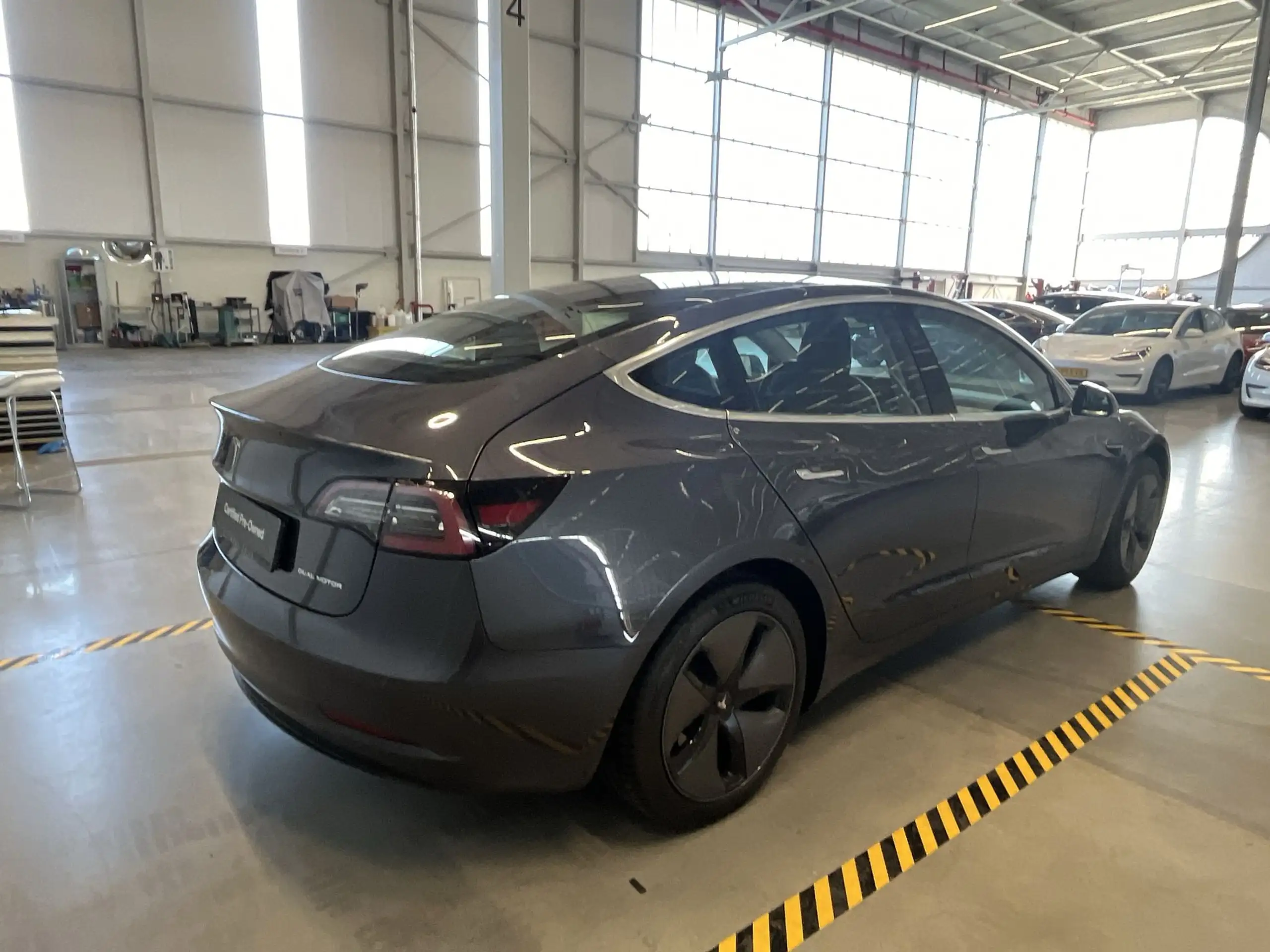 Tesla - Model 3