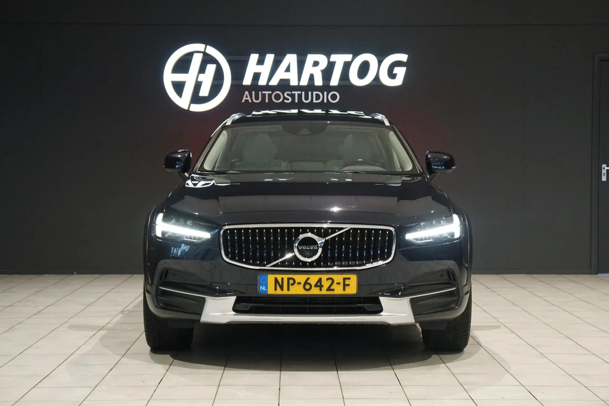 Volvo - V90 Cross Country