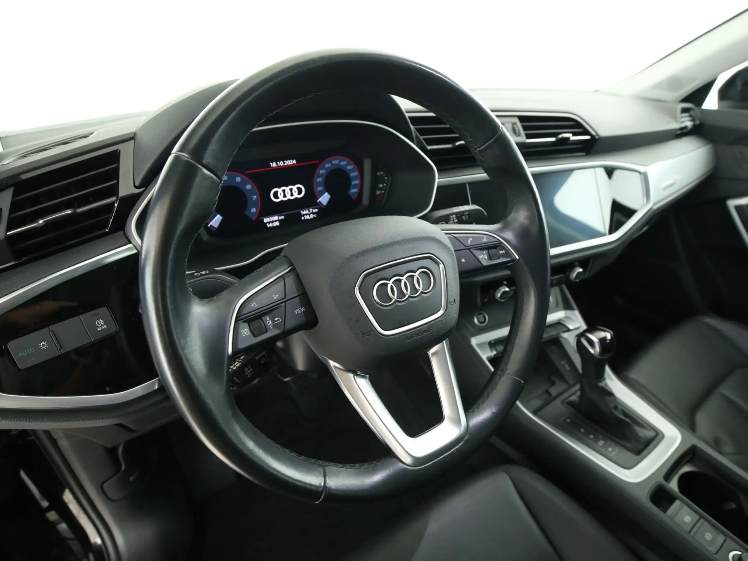 Audi - Q3