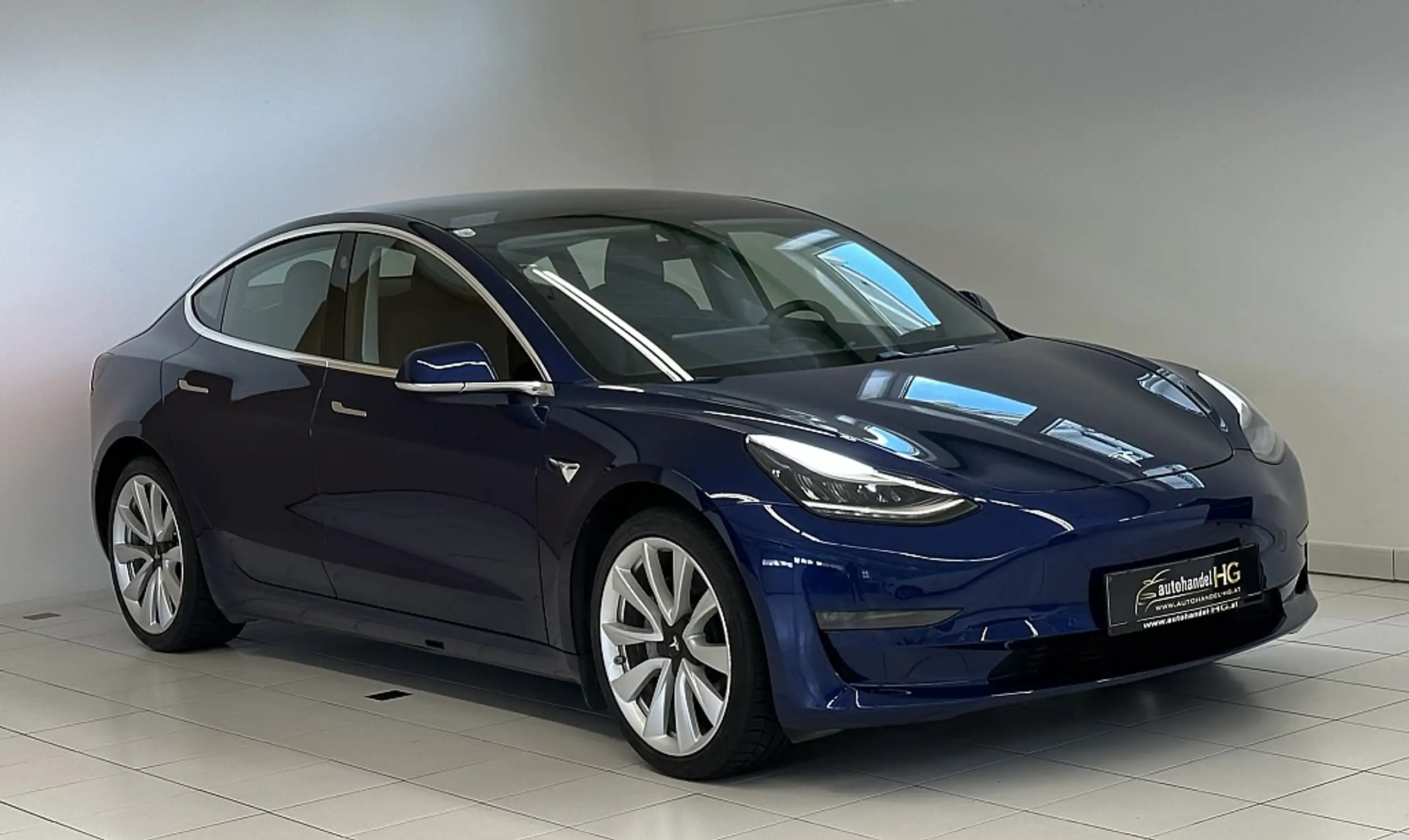 Tesla - Model 3