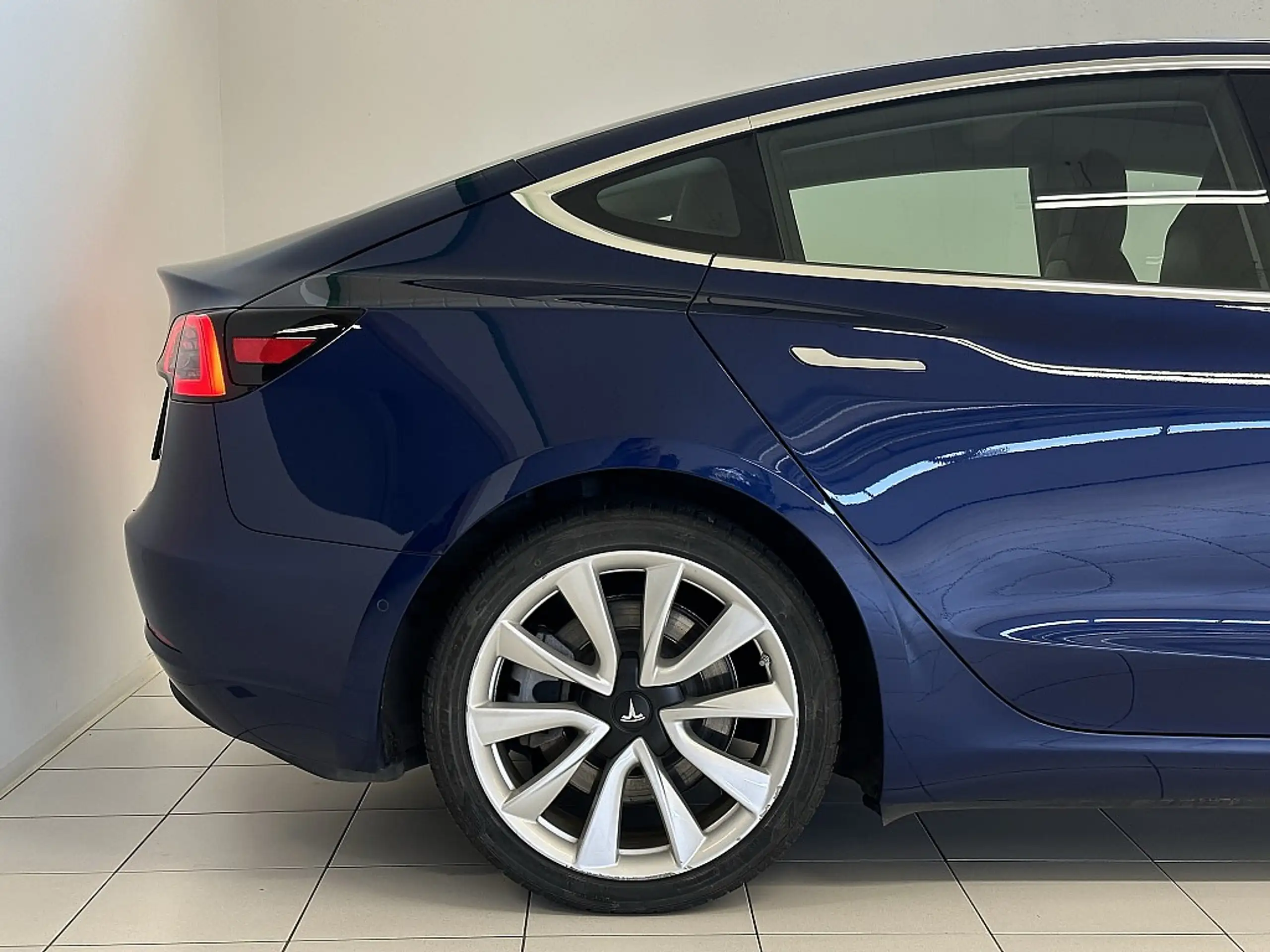 Tesla - Model 3