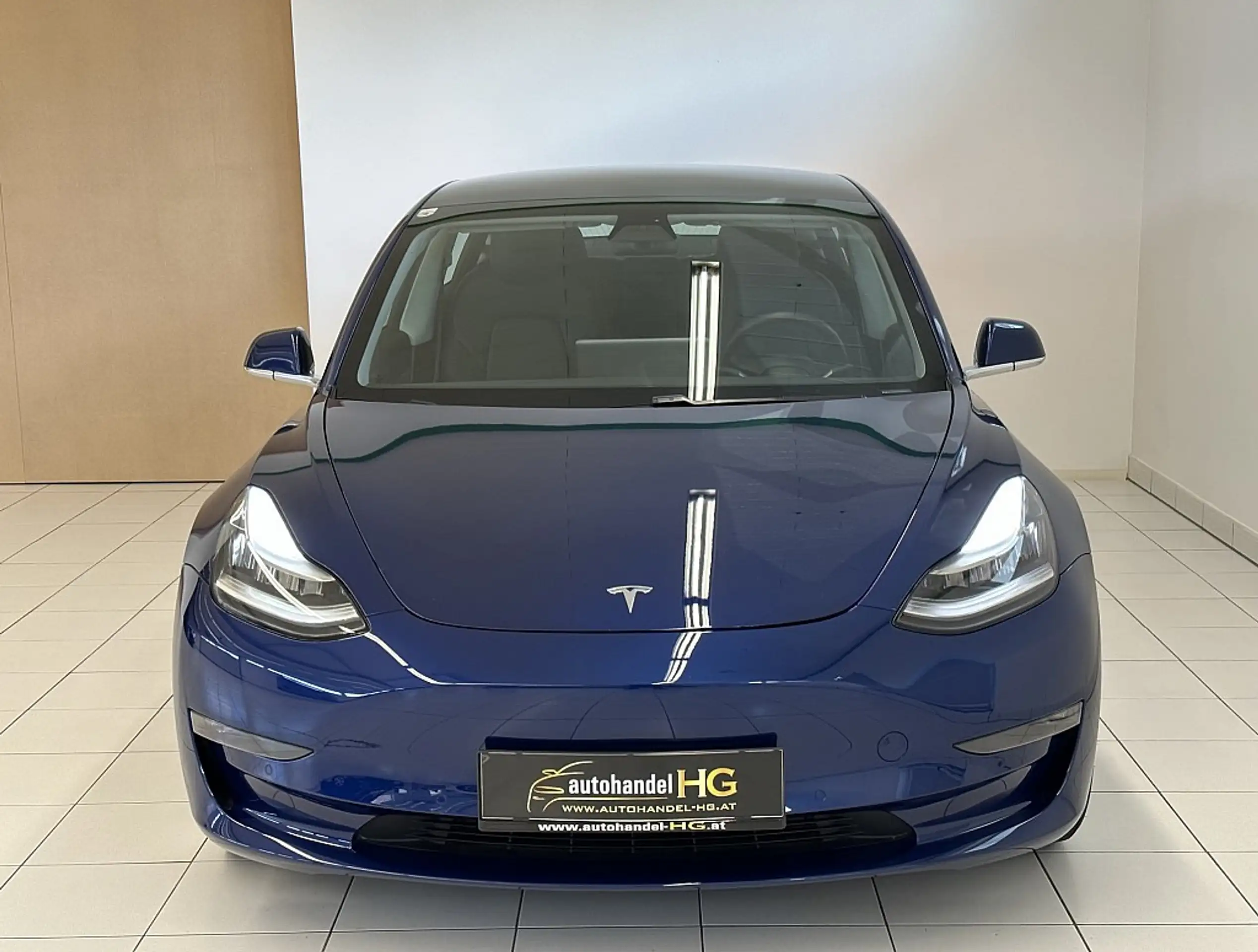 Tesla - Model 3