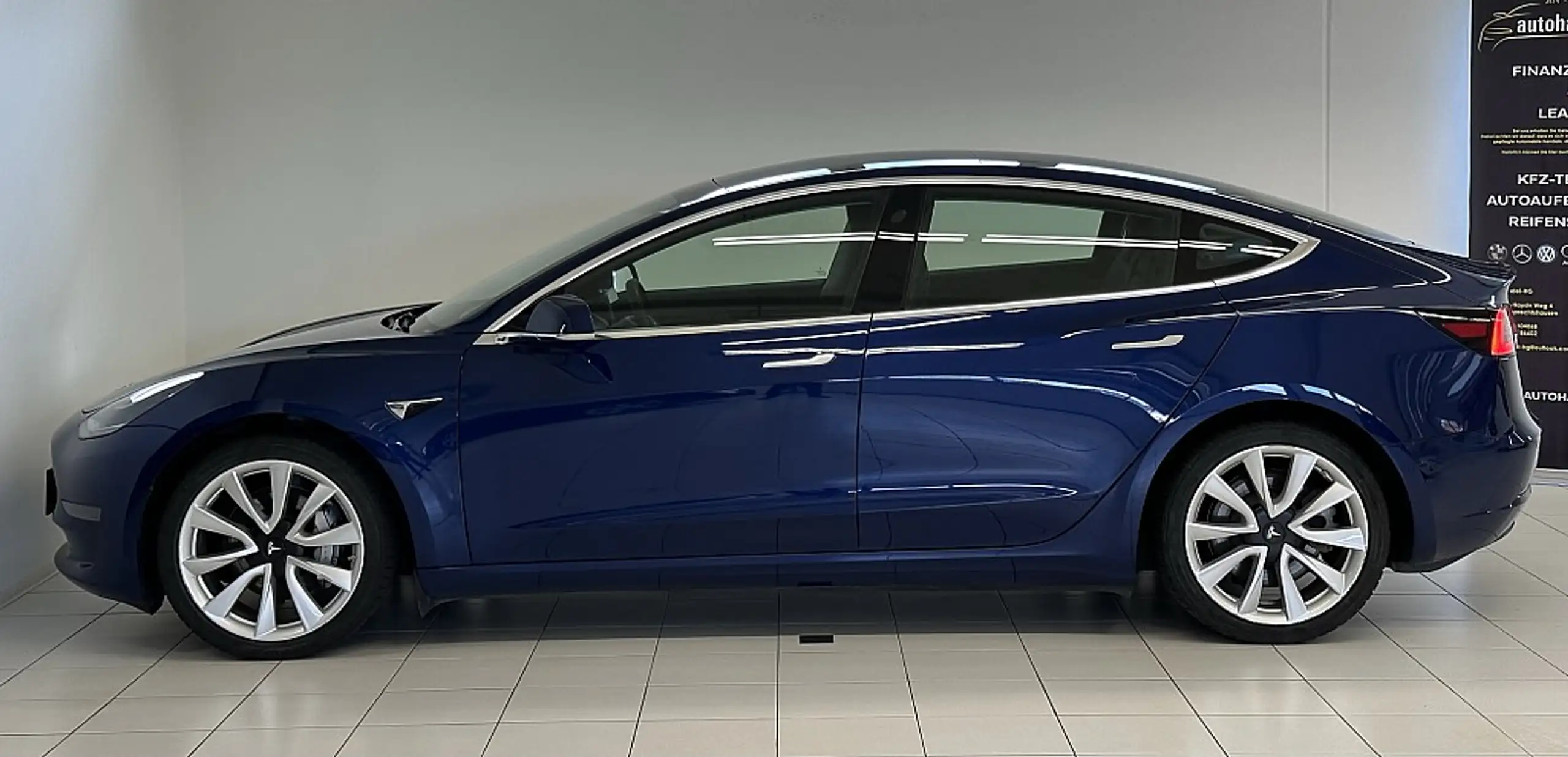 Tesla - Model 3