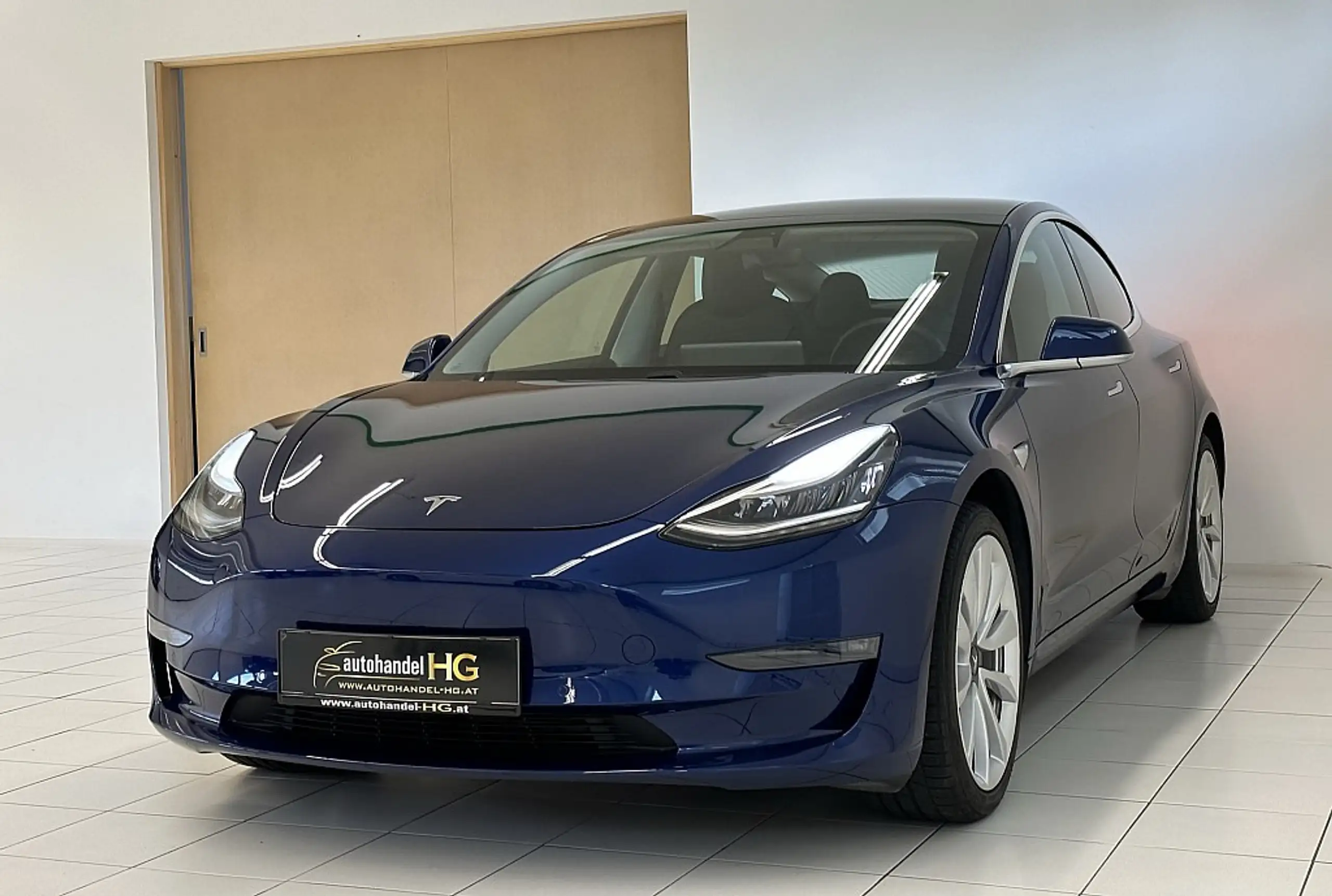 Tesla - Model 3