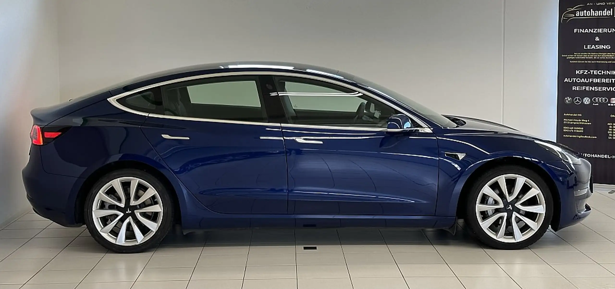 Tesla - Model 3