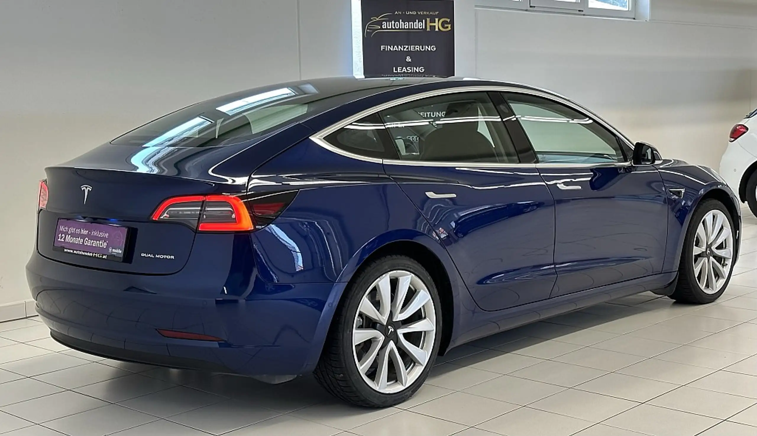 Tesla - Model 3