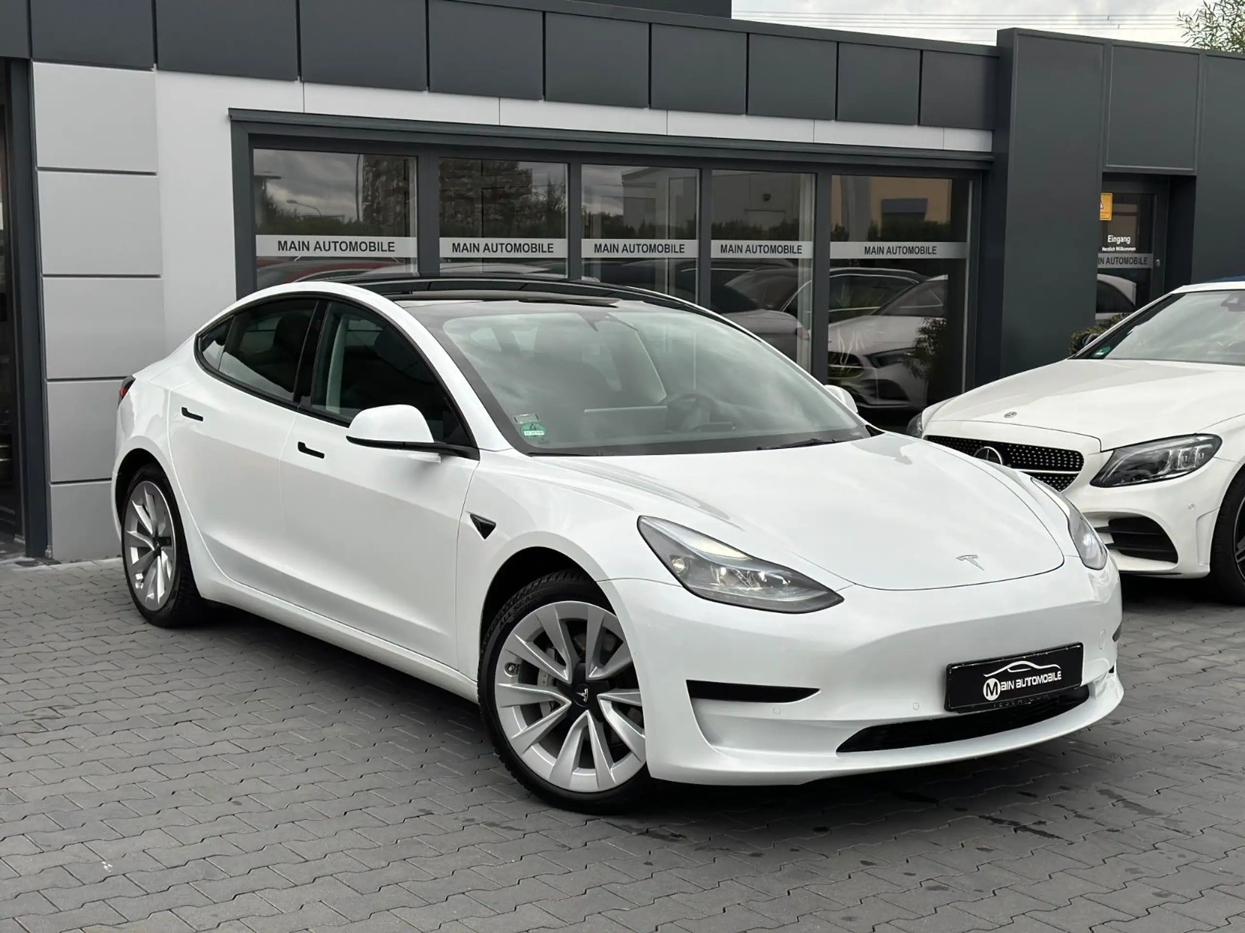 Tesla - Model 3