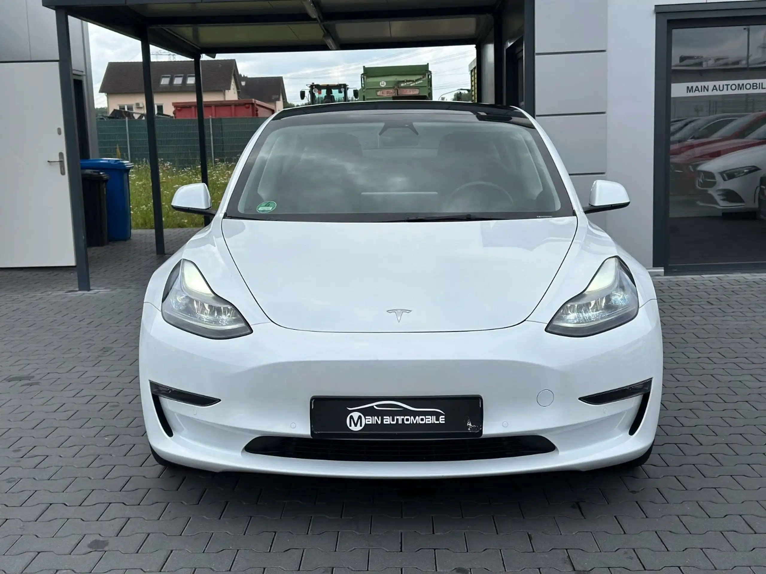 Tesla - Model 3