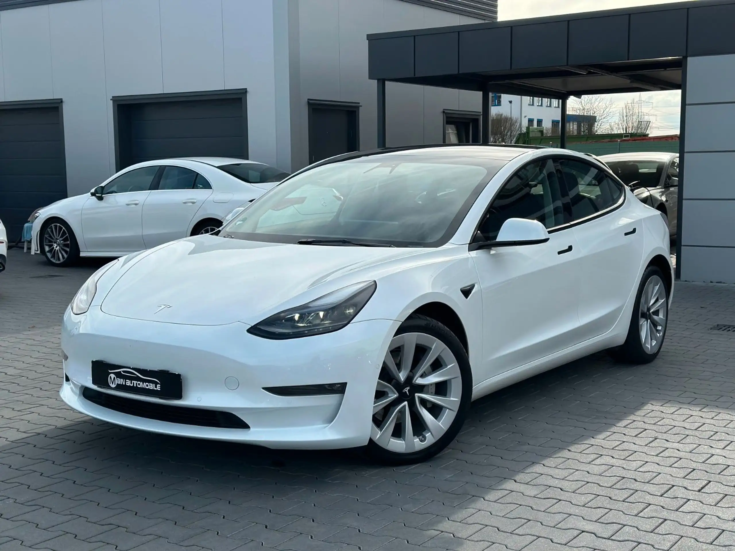 Tesla - Model 3