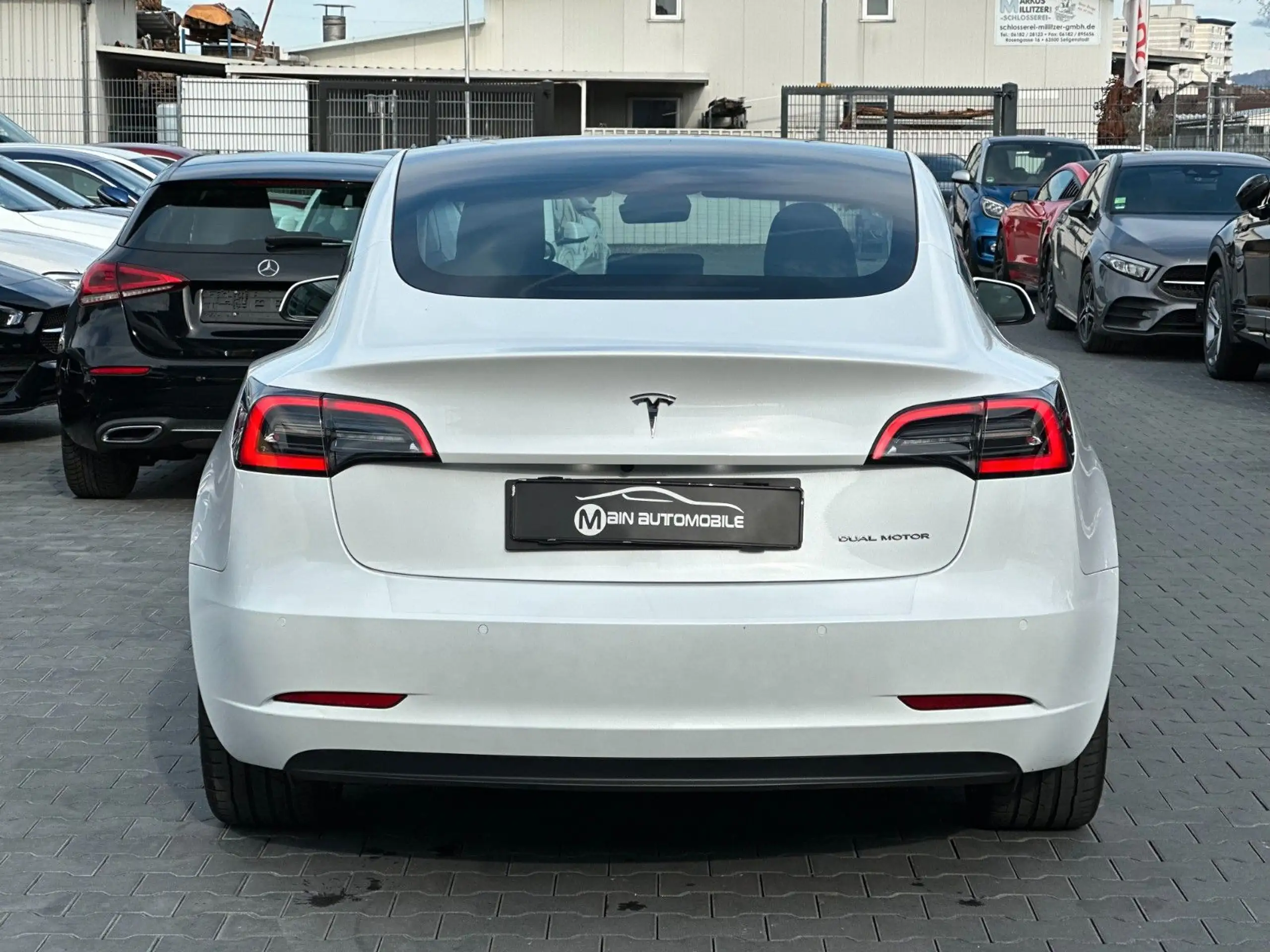 Tesla - Model 3