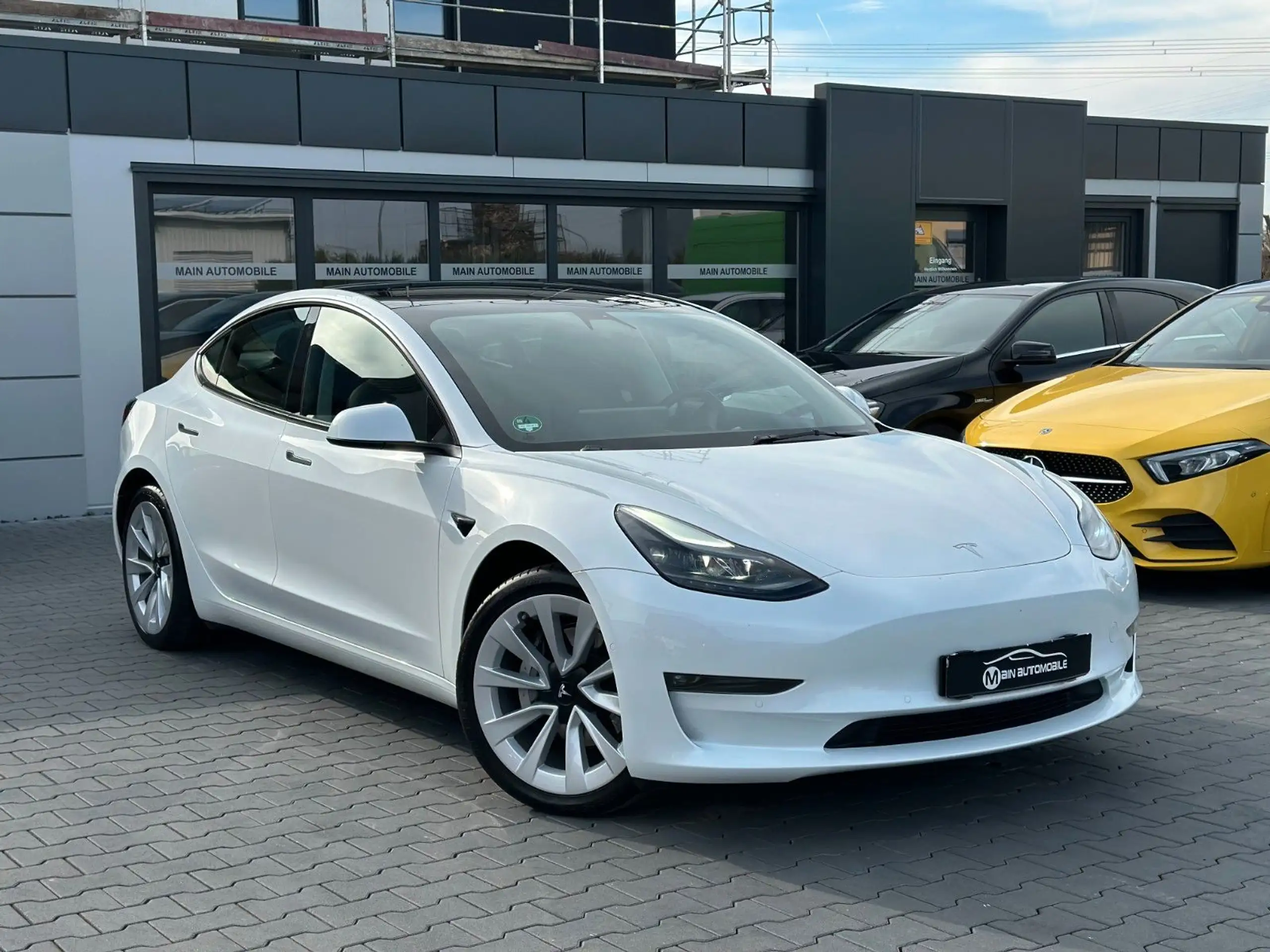 Tesla - Model 3