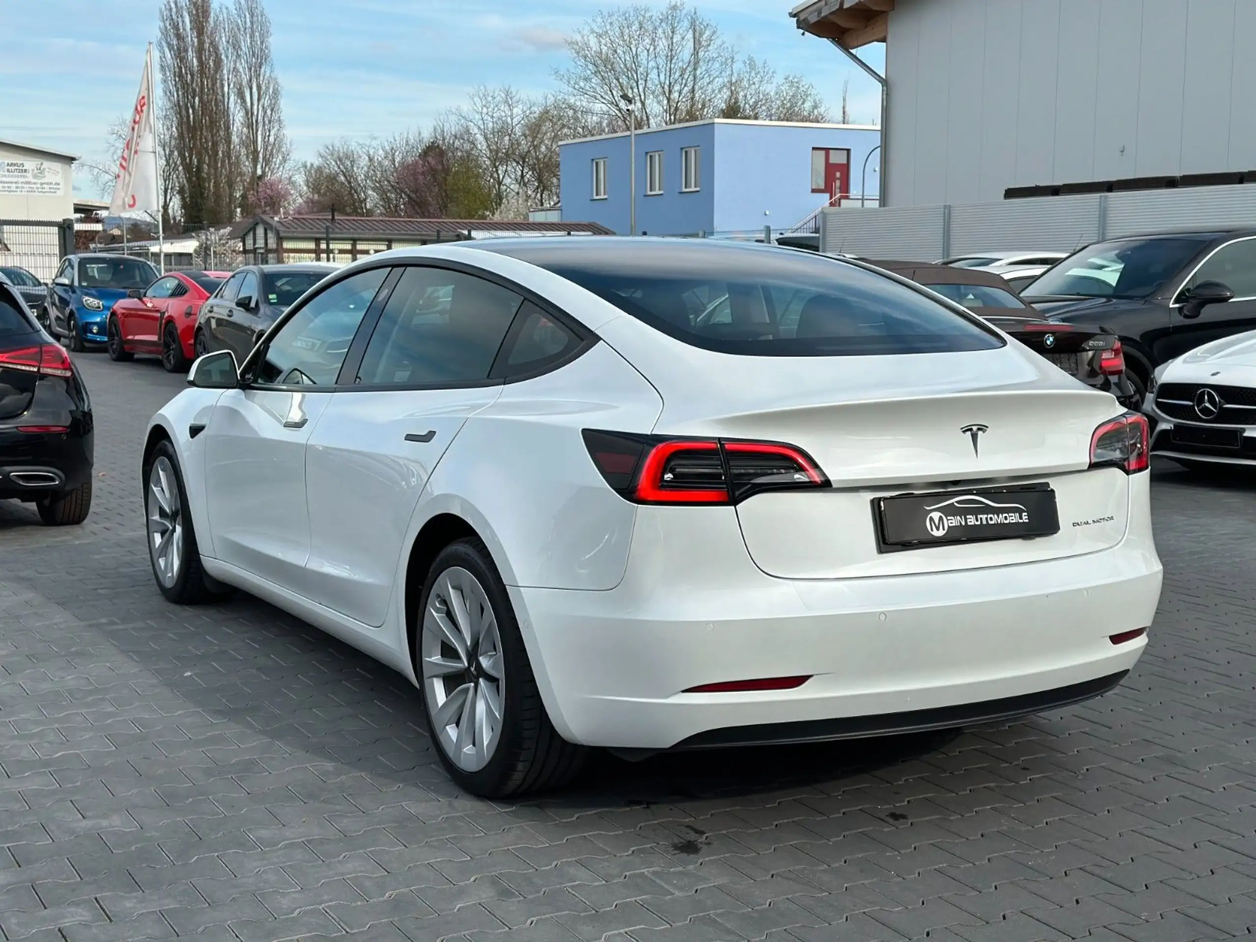 Tesla - Model 3