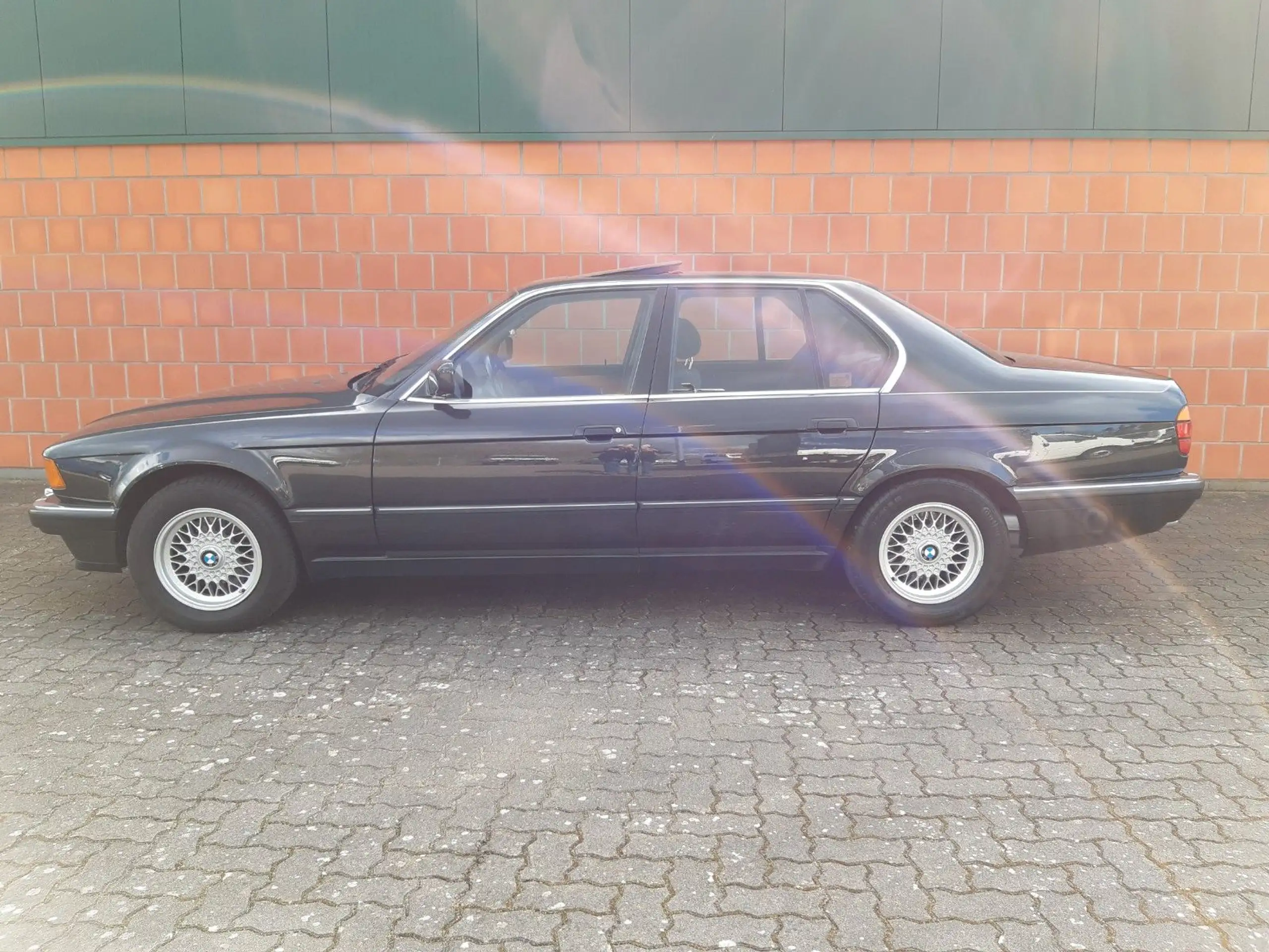 BMW - 730