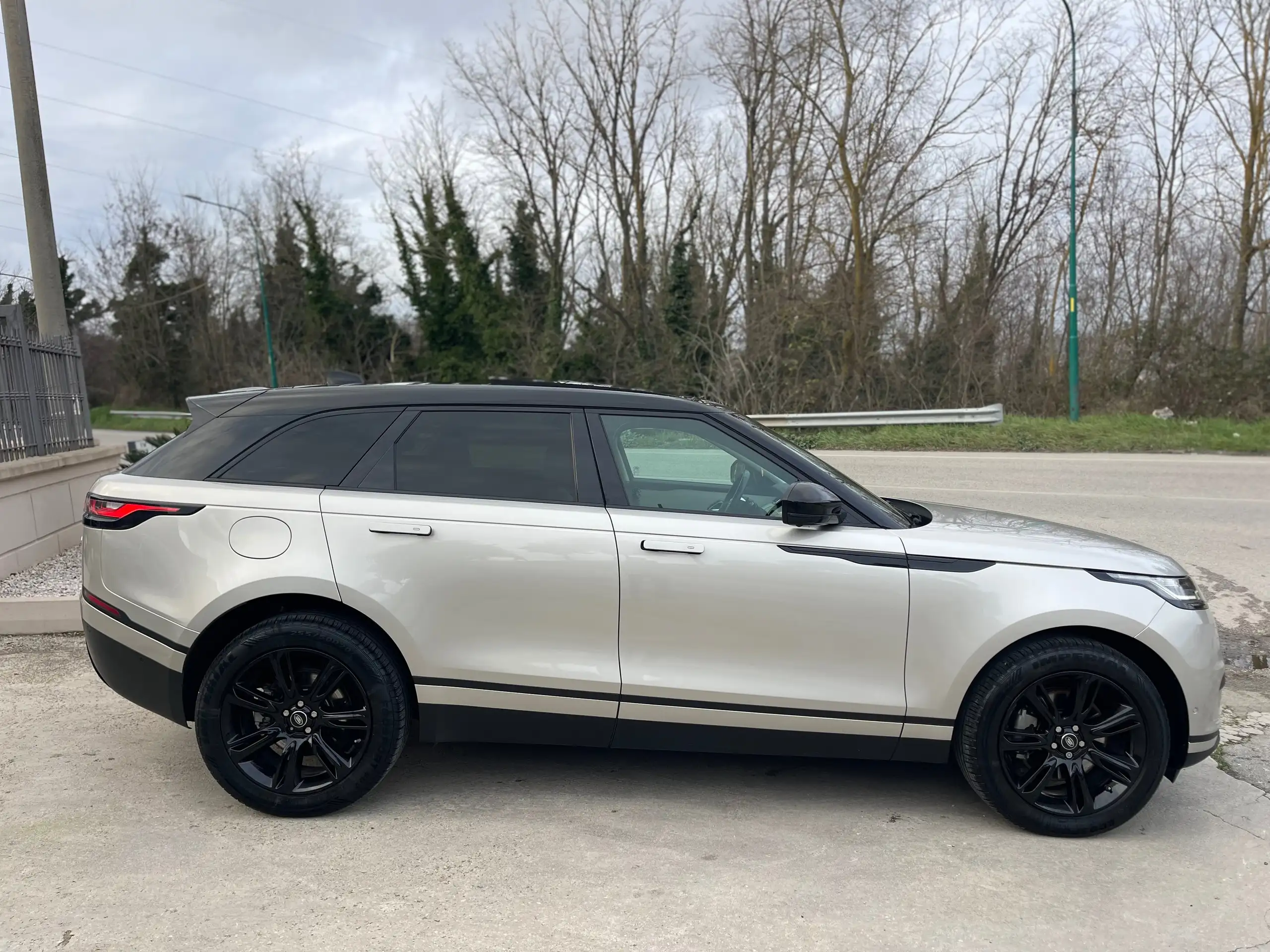 Land Rover - Range Rover Velar