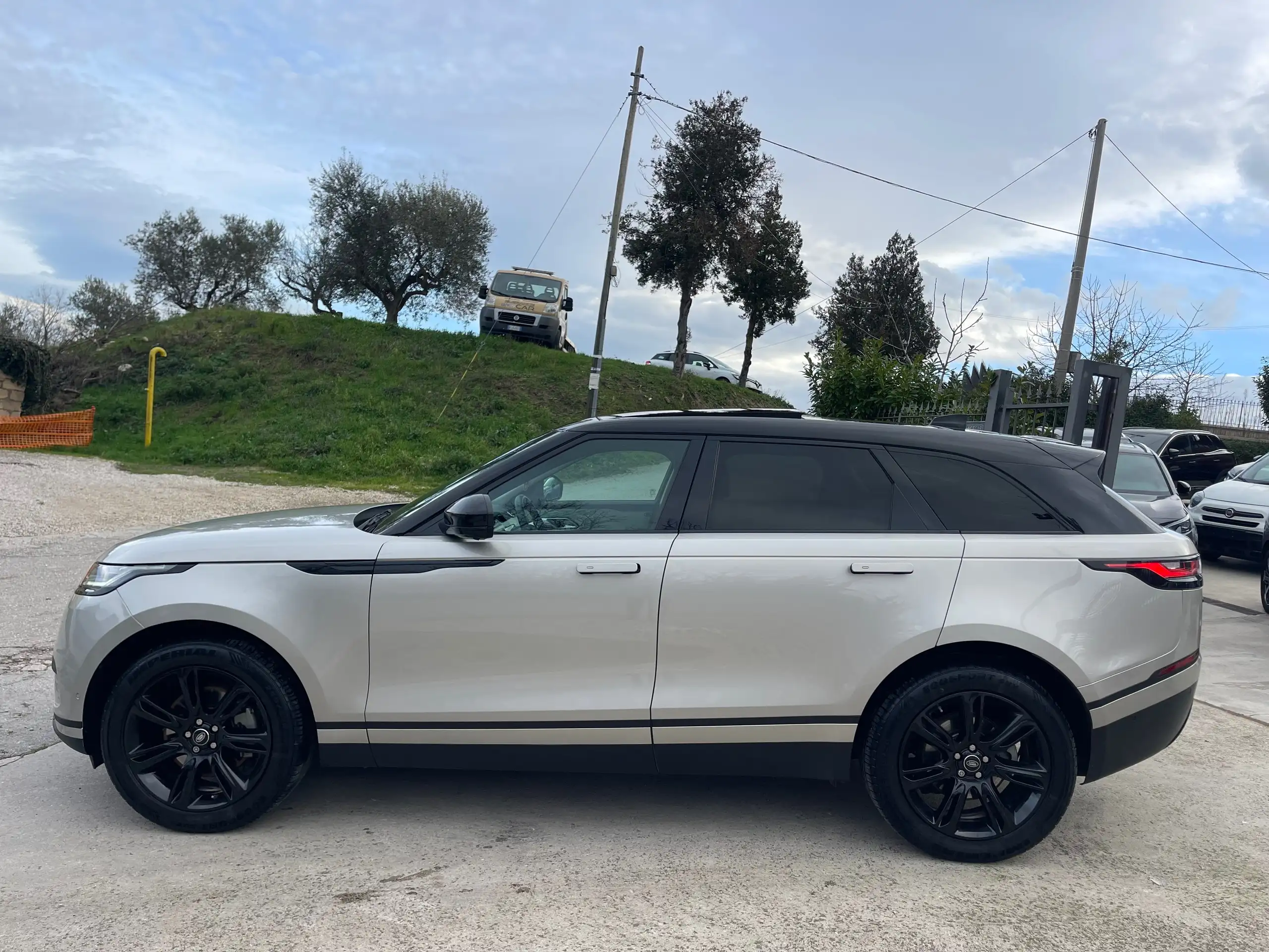 Land Rover - Range Rover Velar