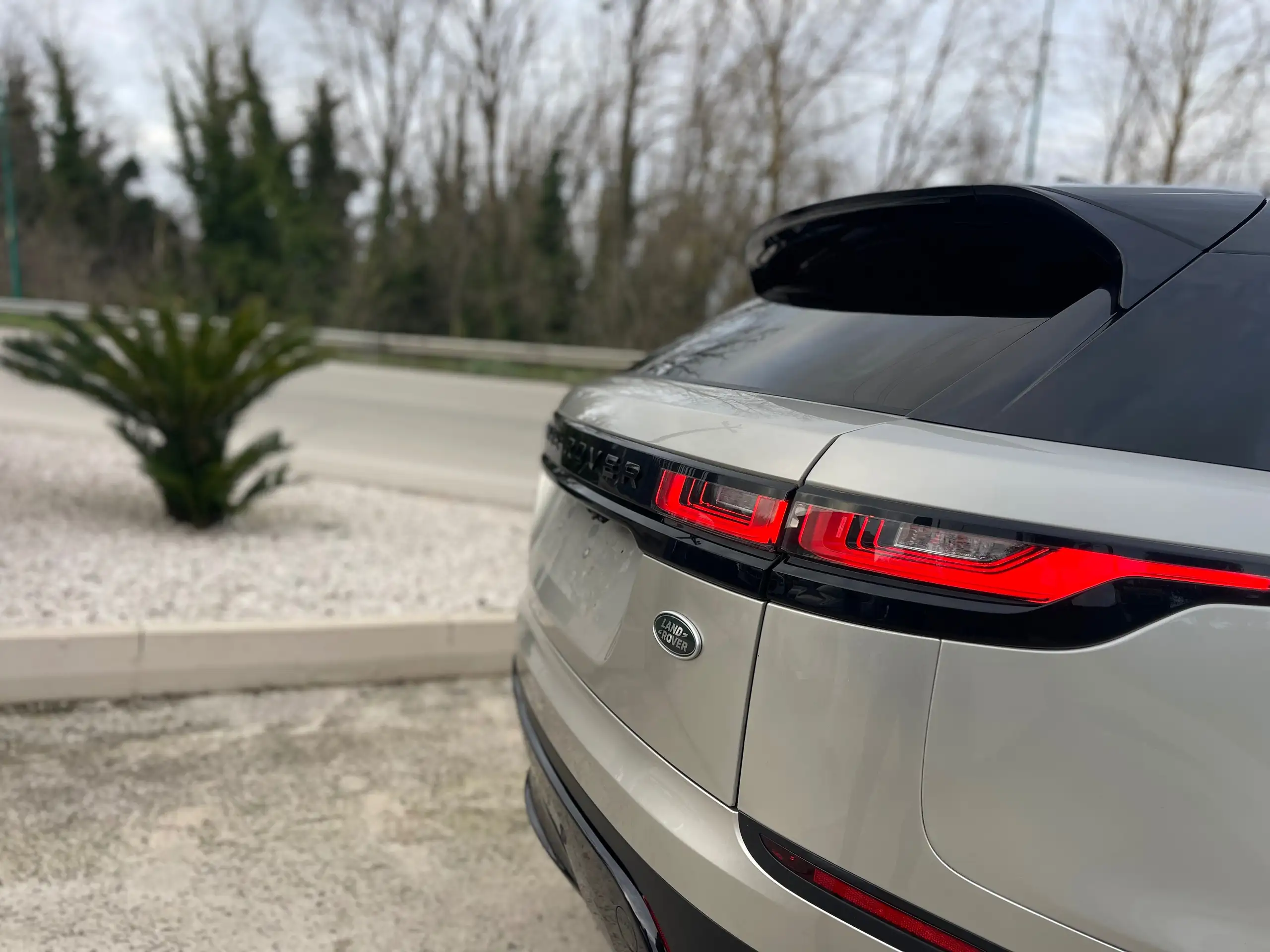 Land Rover - Range Rover Velar