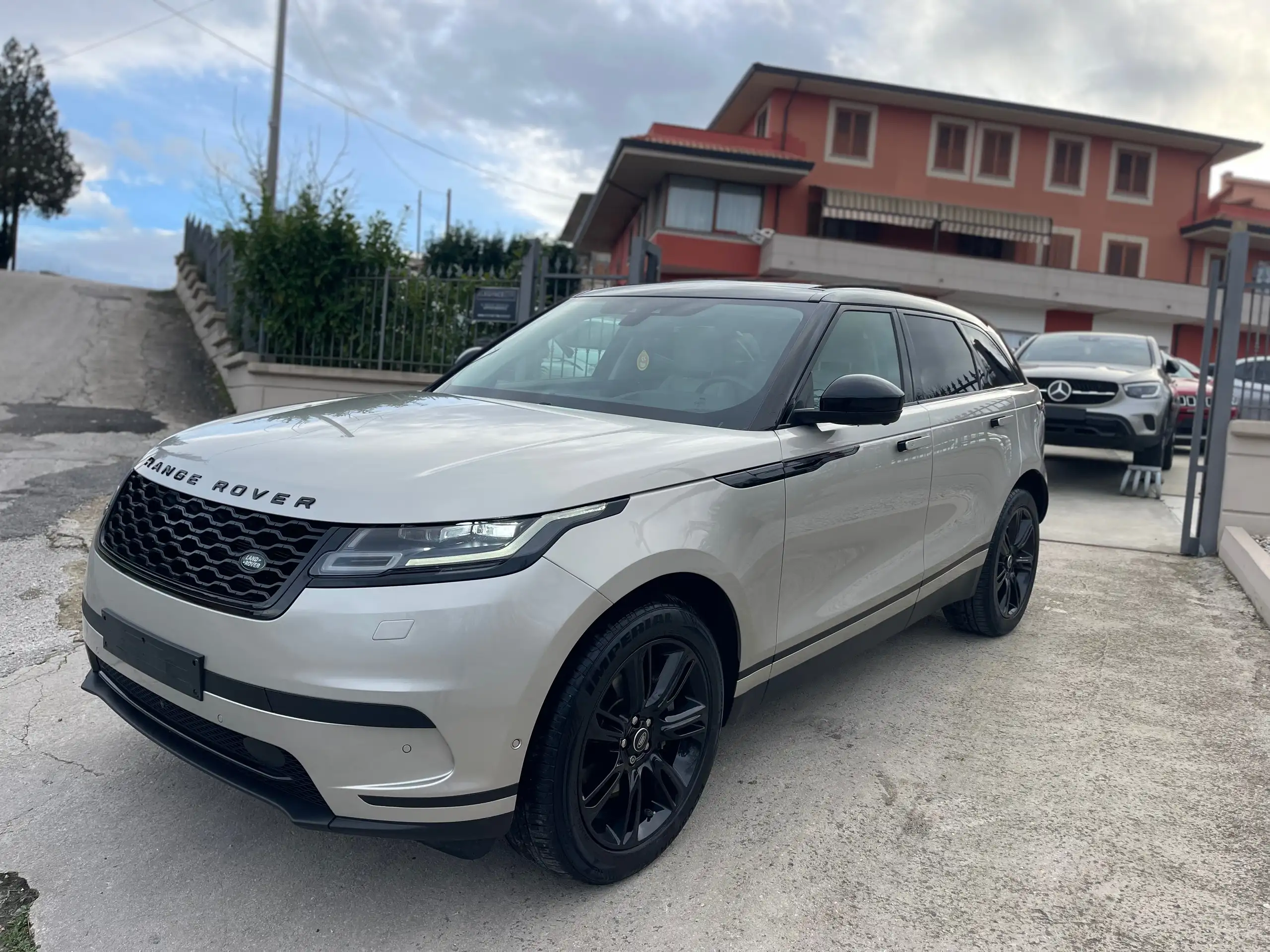 Land Rover - Range Rover Velar