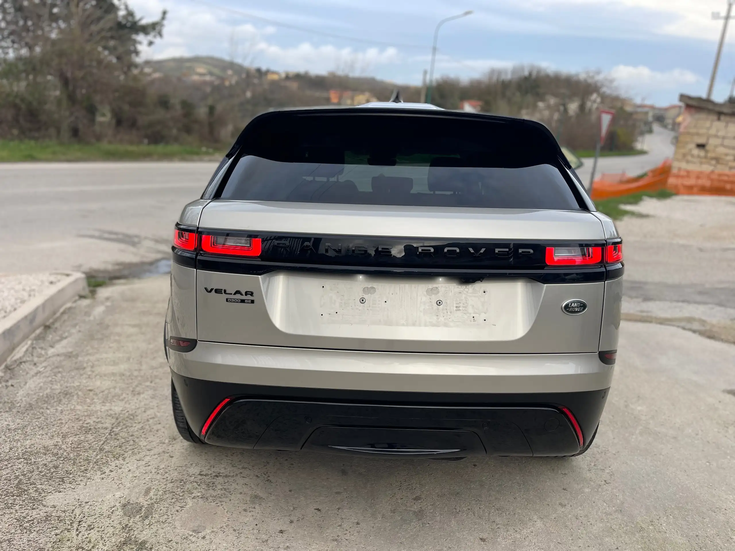 Land Rover - Range Rover Velar