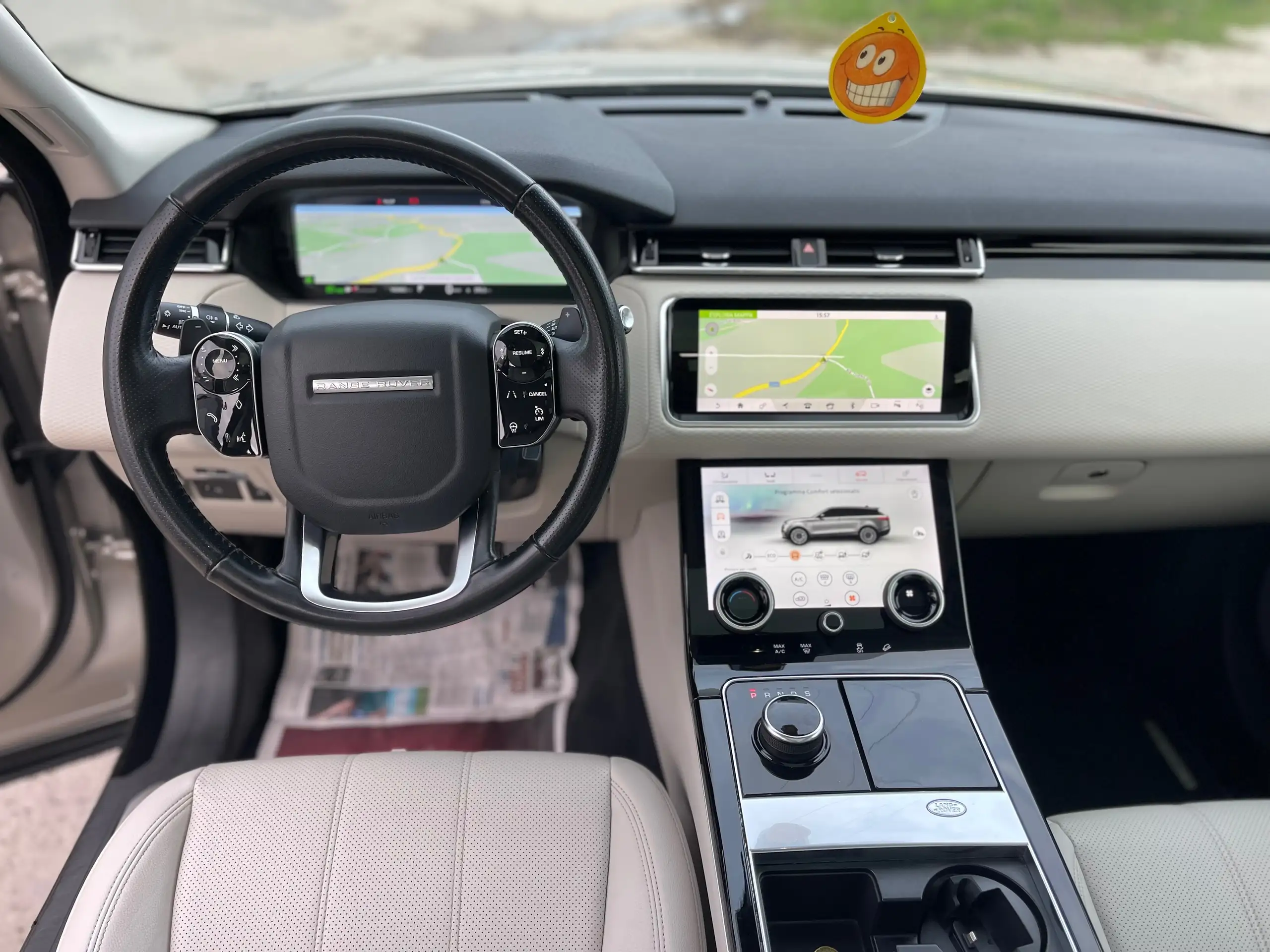 Land Rover - Range Rover Velar