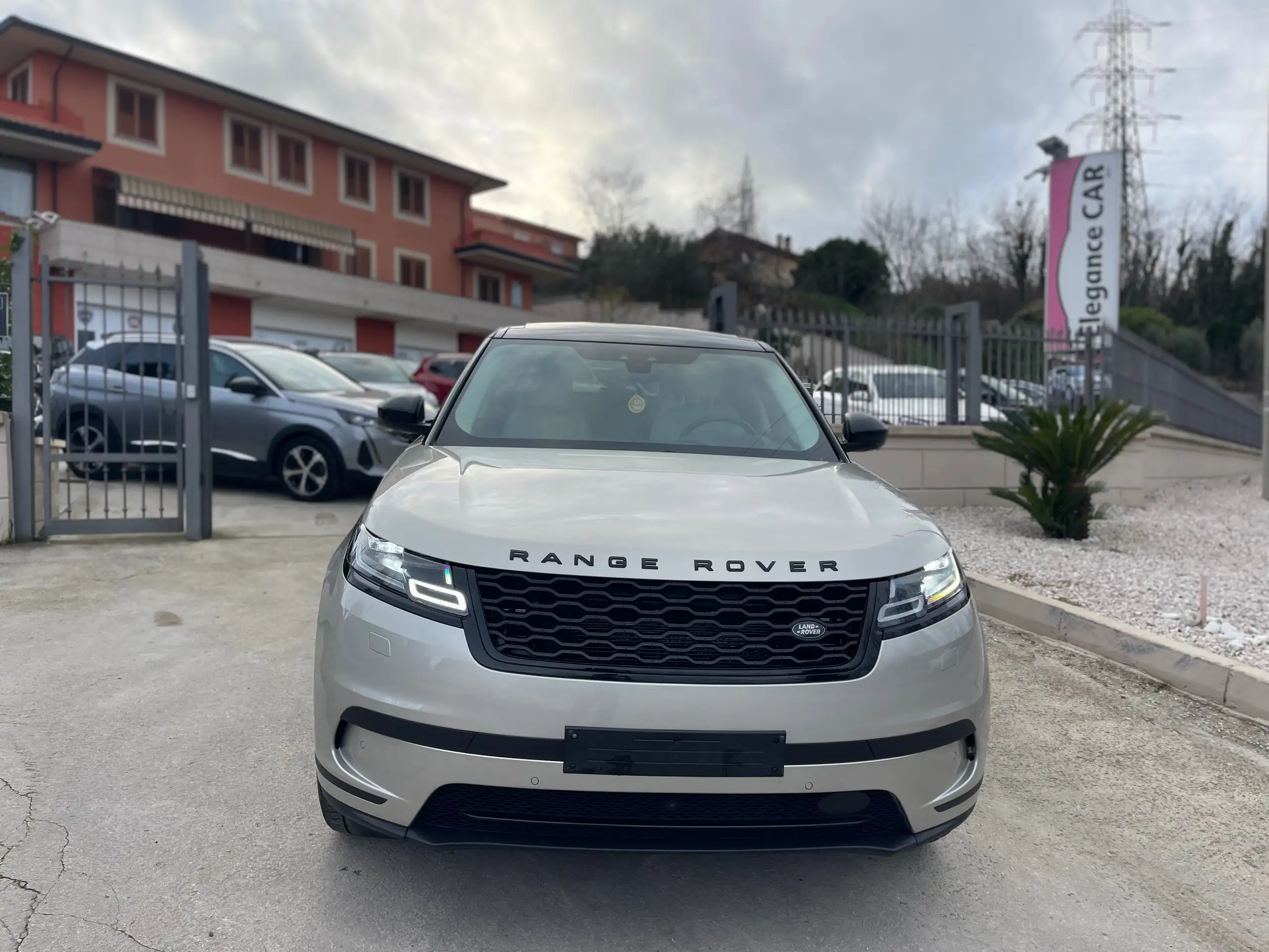 Land Rover - Range Rover Velar