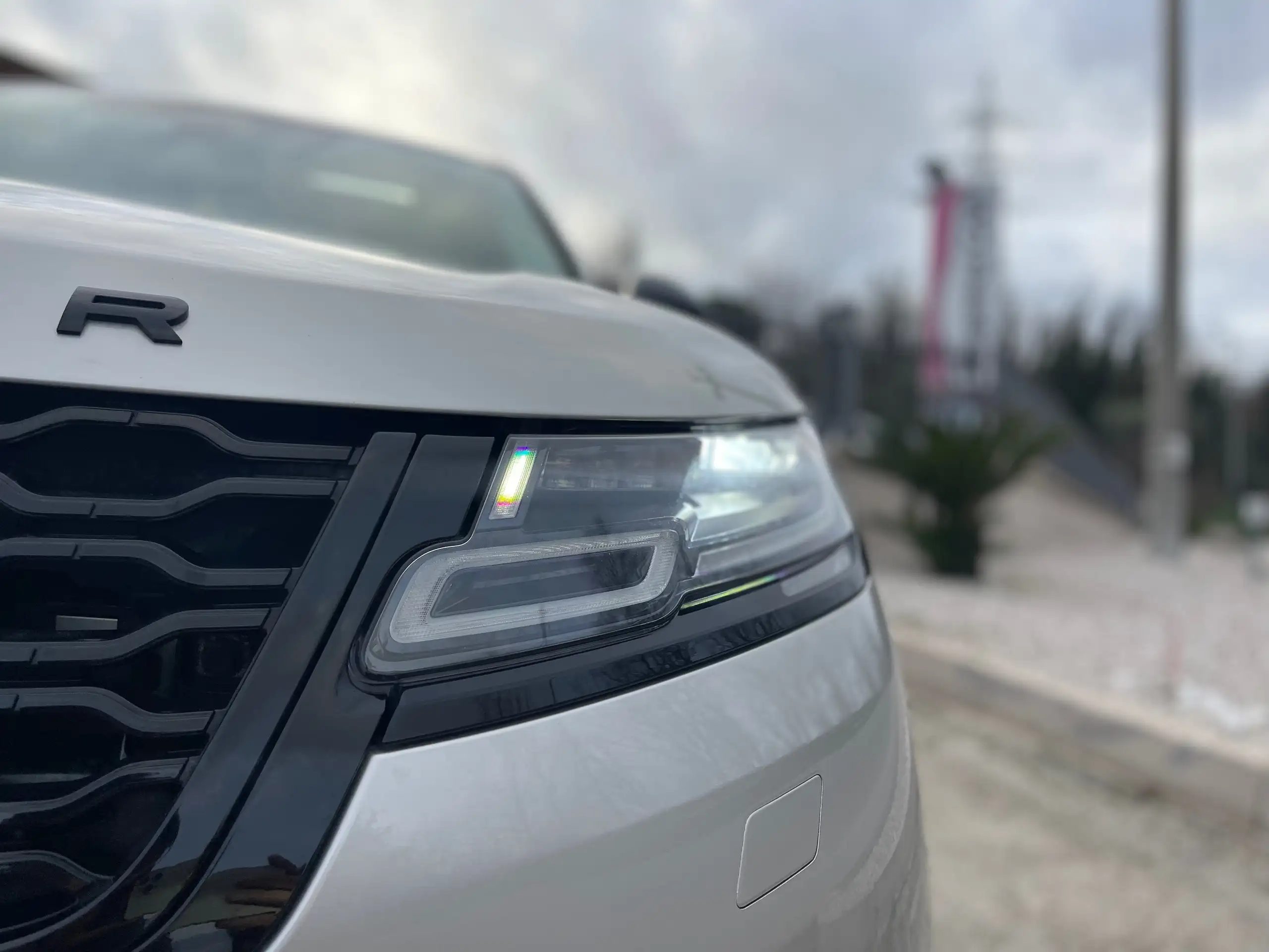 Land Rover - Range Rover Velar