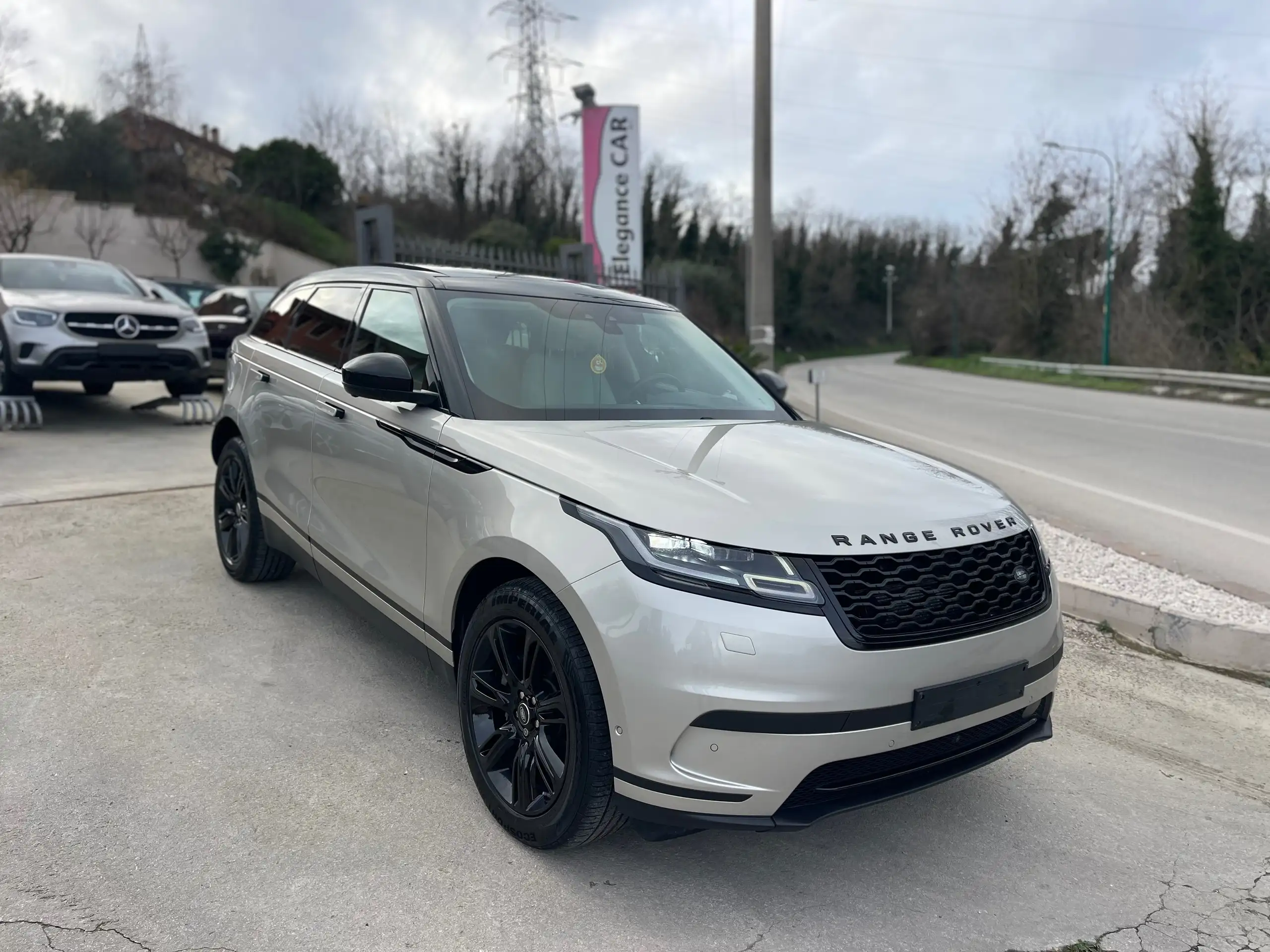 Land Rover - Range Rover Velar