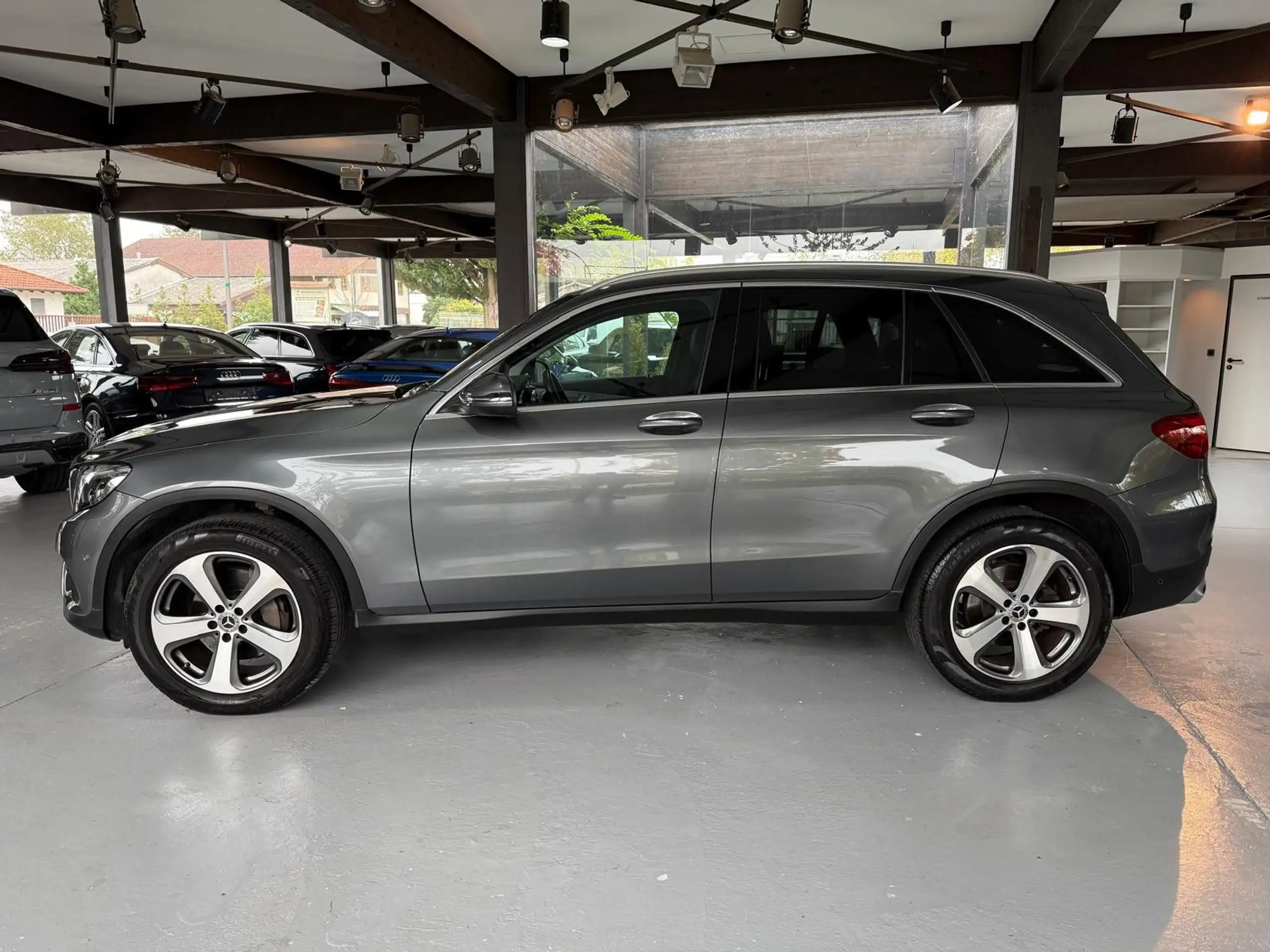 Mercedes-Benz - GLC 250