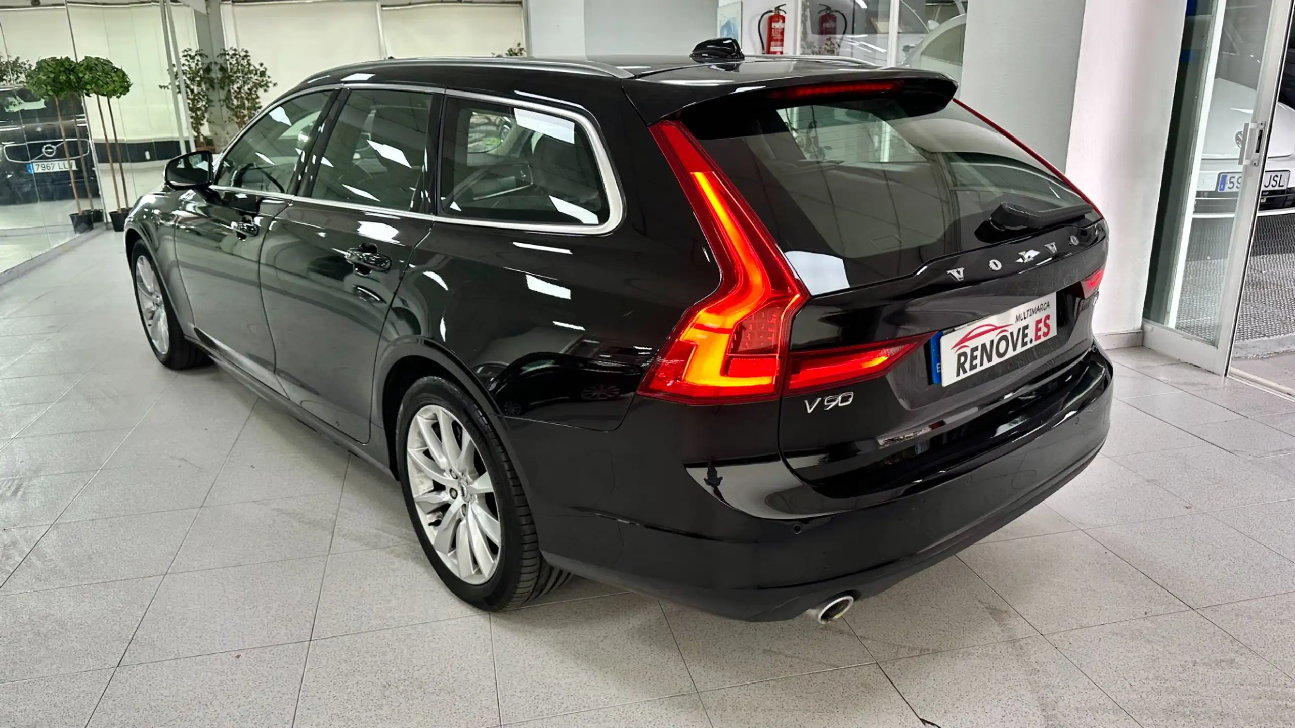 Volvo - V90