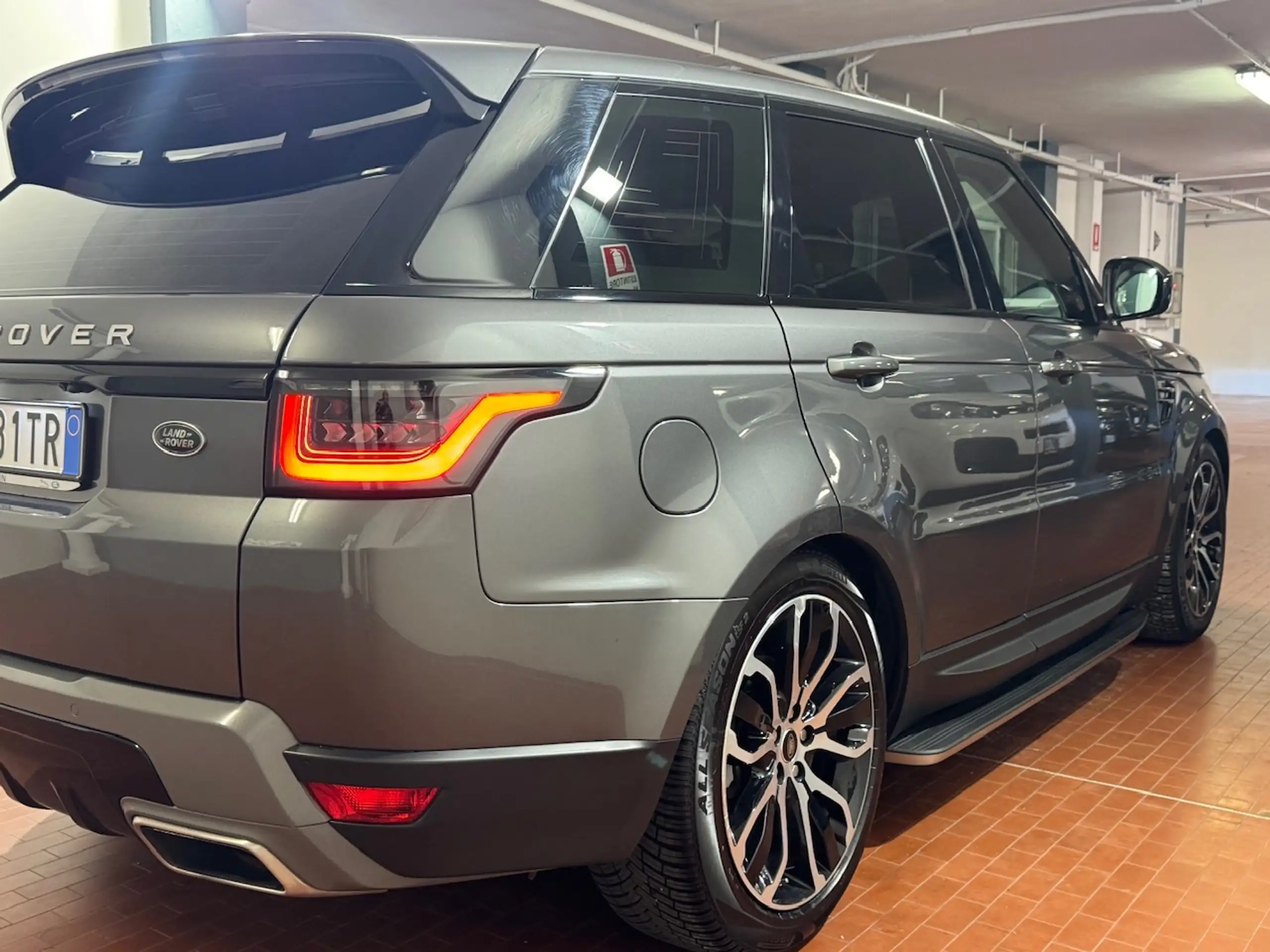 Land Rover - Range Rover Sport