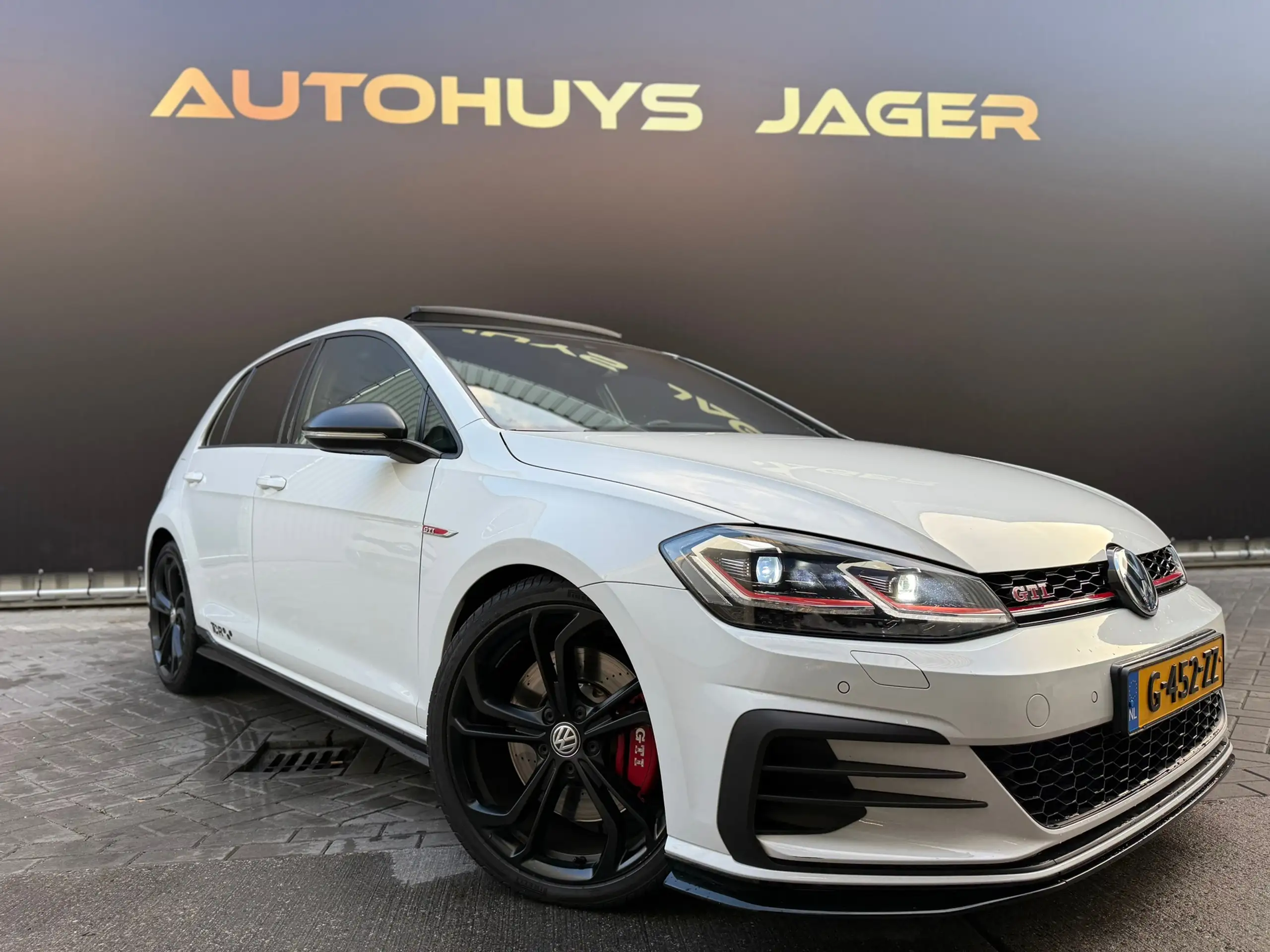 Volkswagen - Golf GTI