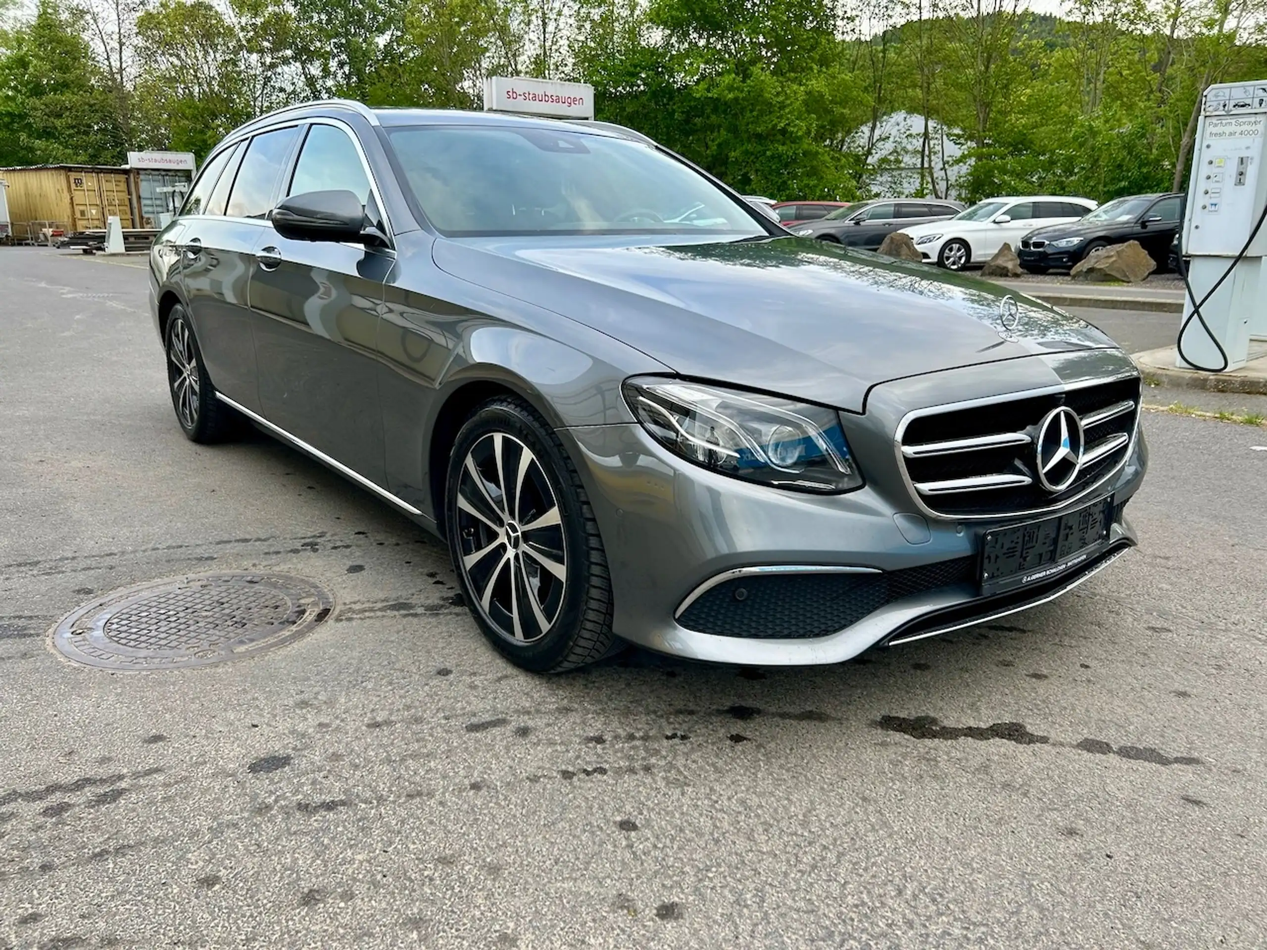 Mercedes-Benz - E 220