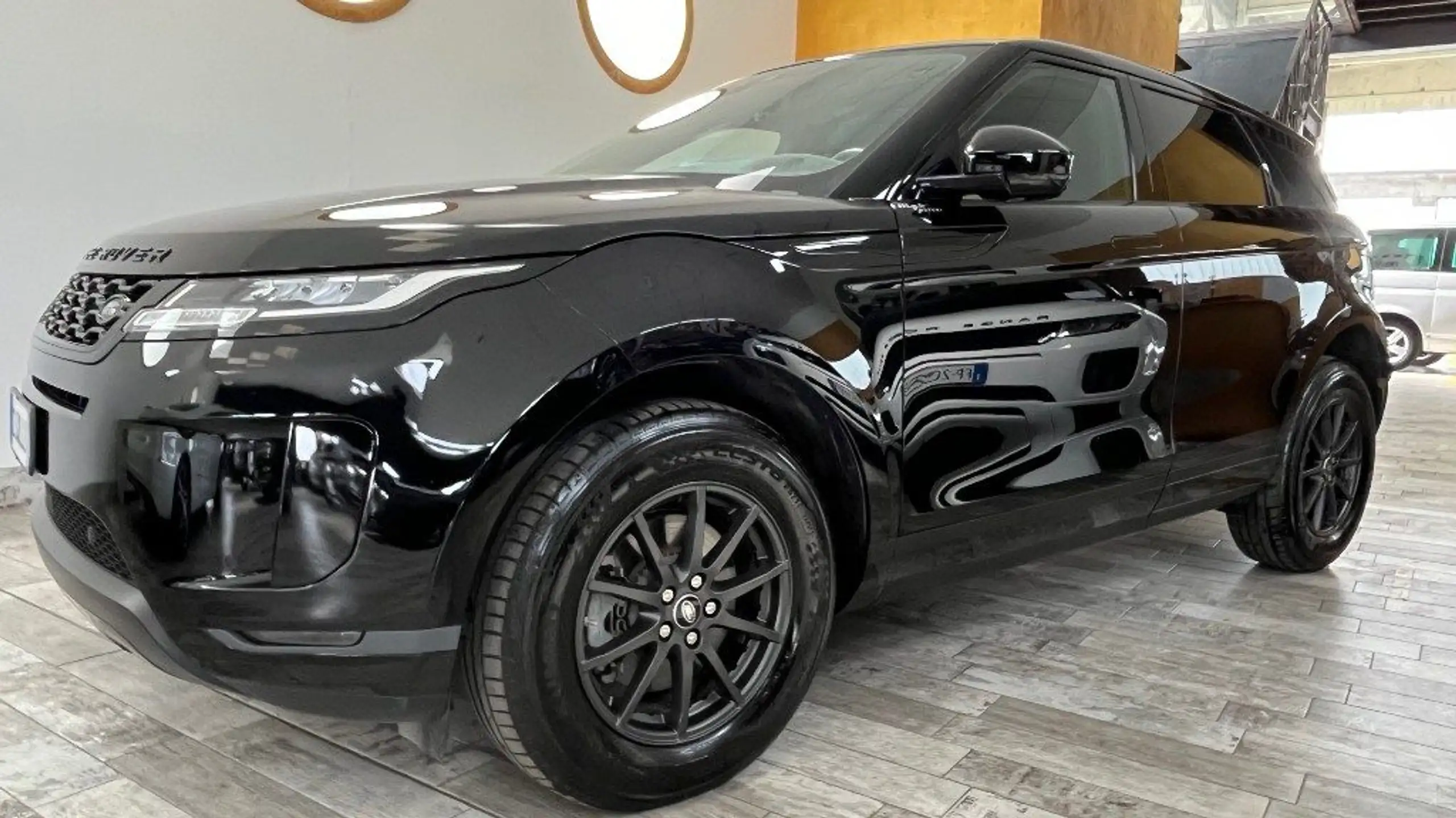 Land Rover - Range Rover Evoque