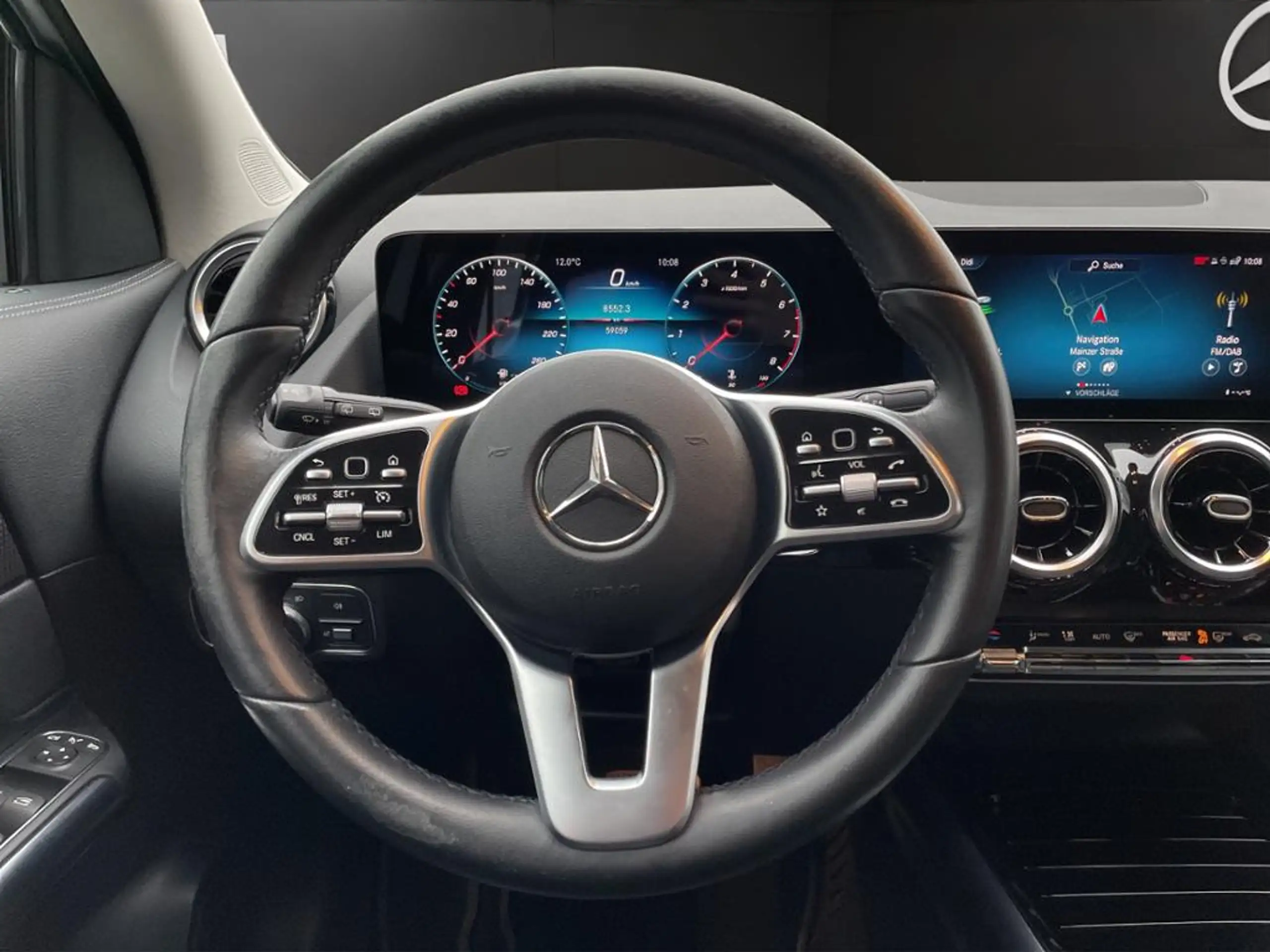 Mercedes-Benz - GLA 200