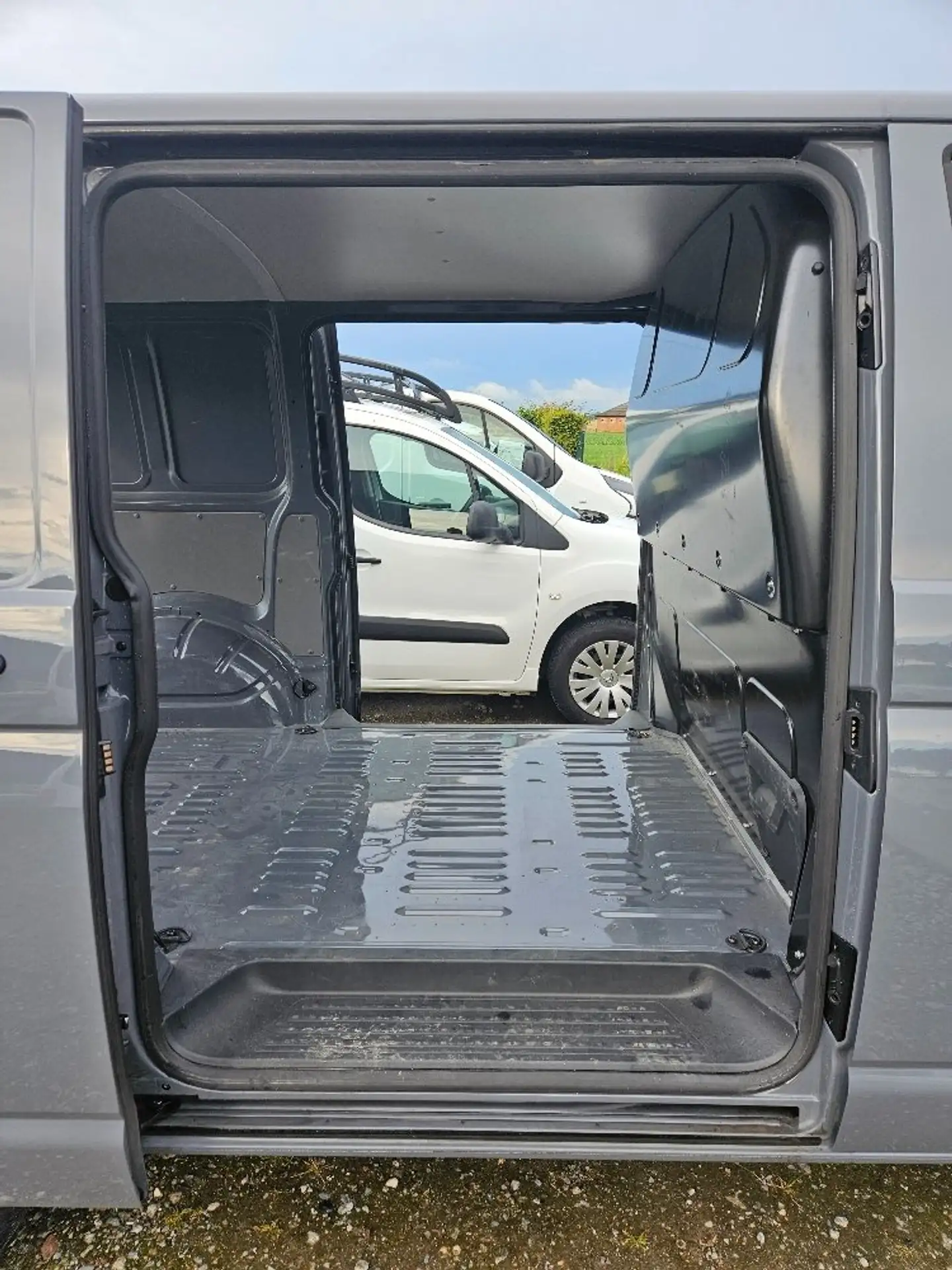 Volkswagen - T6.1 Transporter