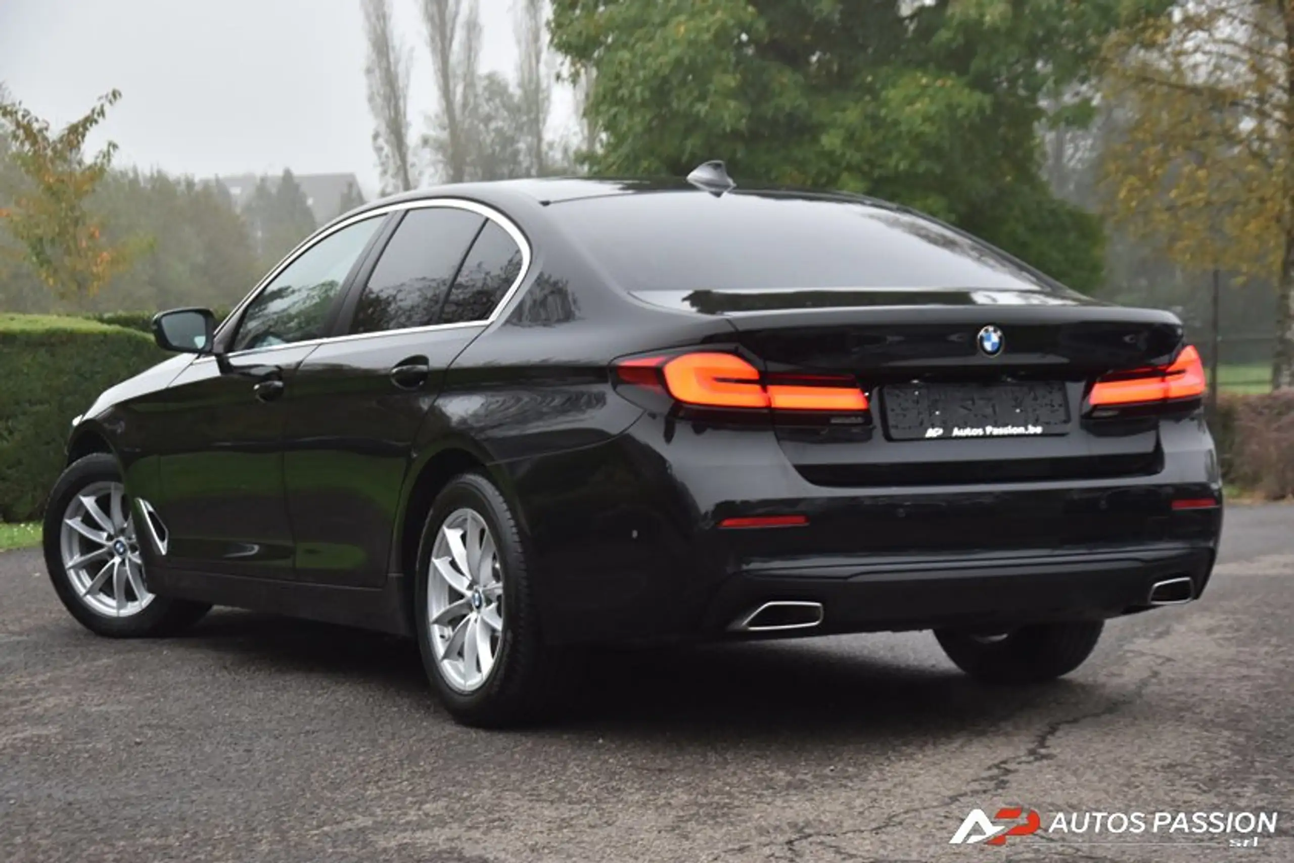 BMW - 518