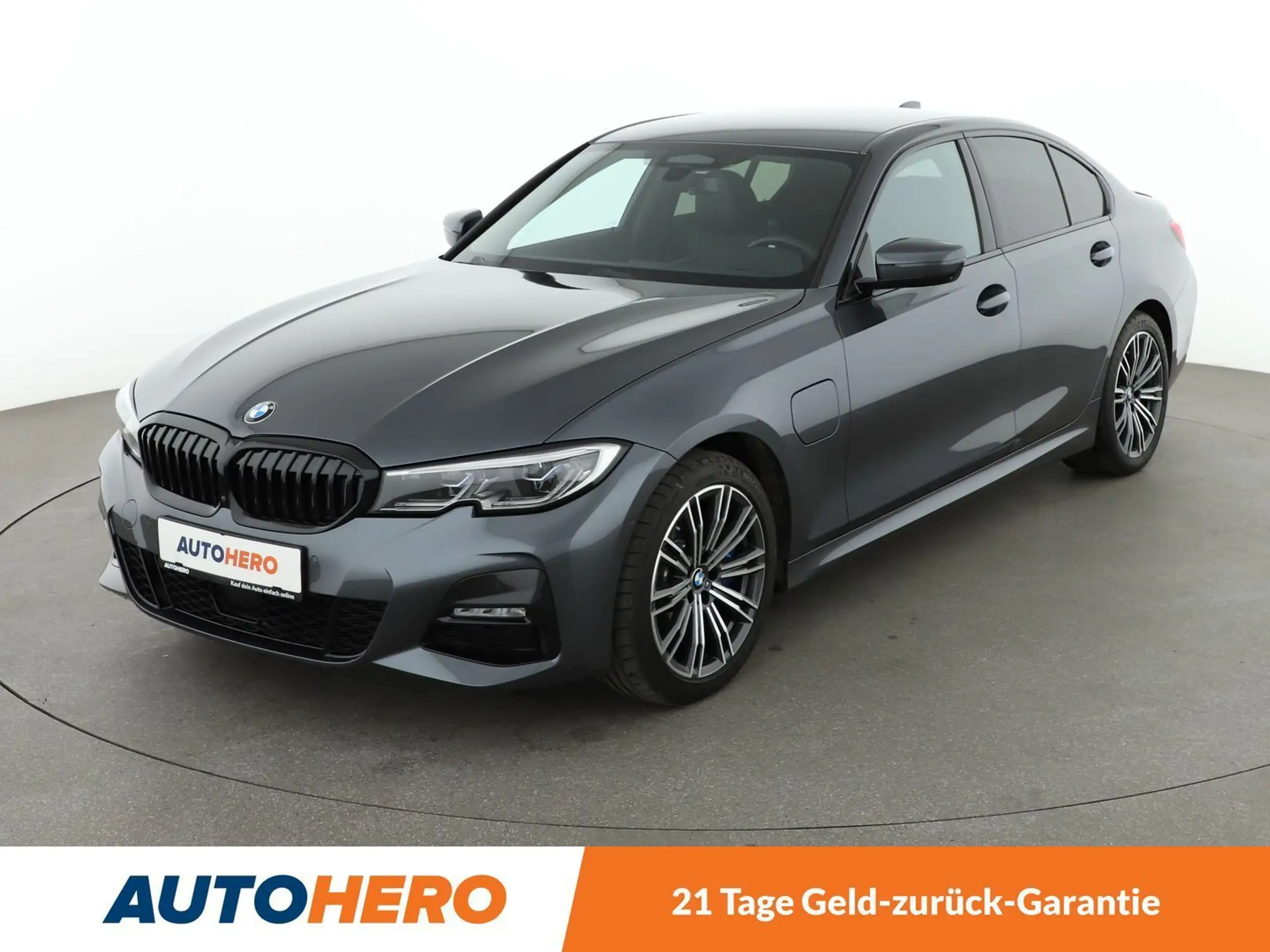 BMW 330 2019