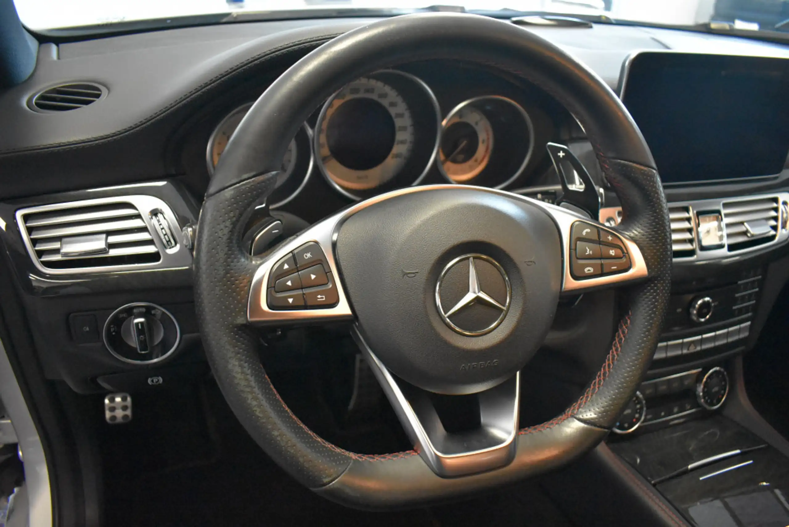 Mercedes-Benz - CLS