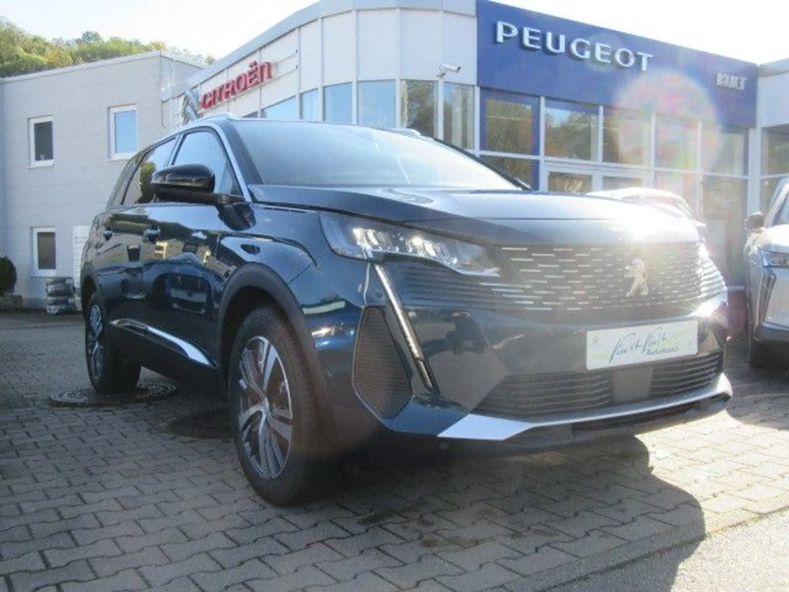 Peugeot - 5008