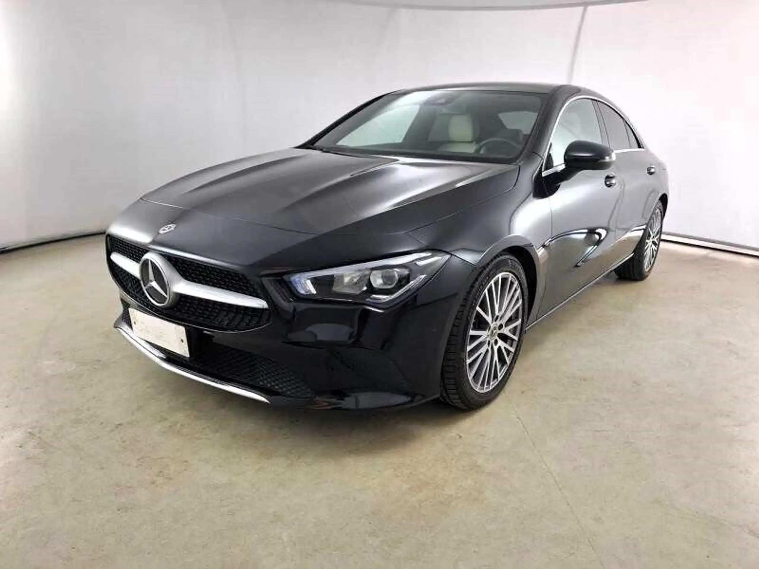 Mercedes-Benz - CLA 200