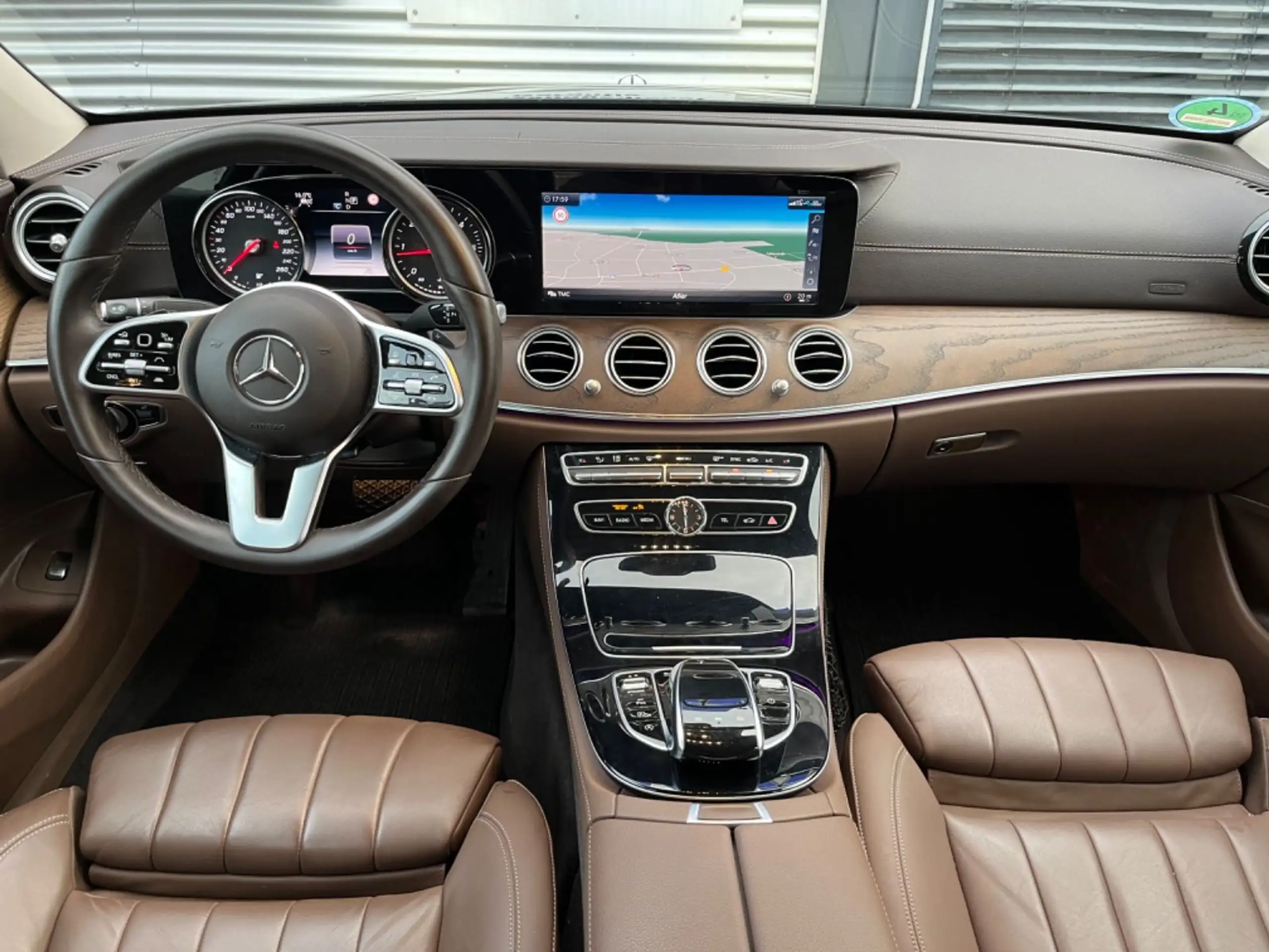 Mercedes-Benz - E 220