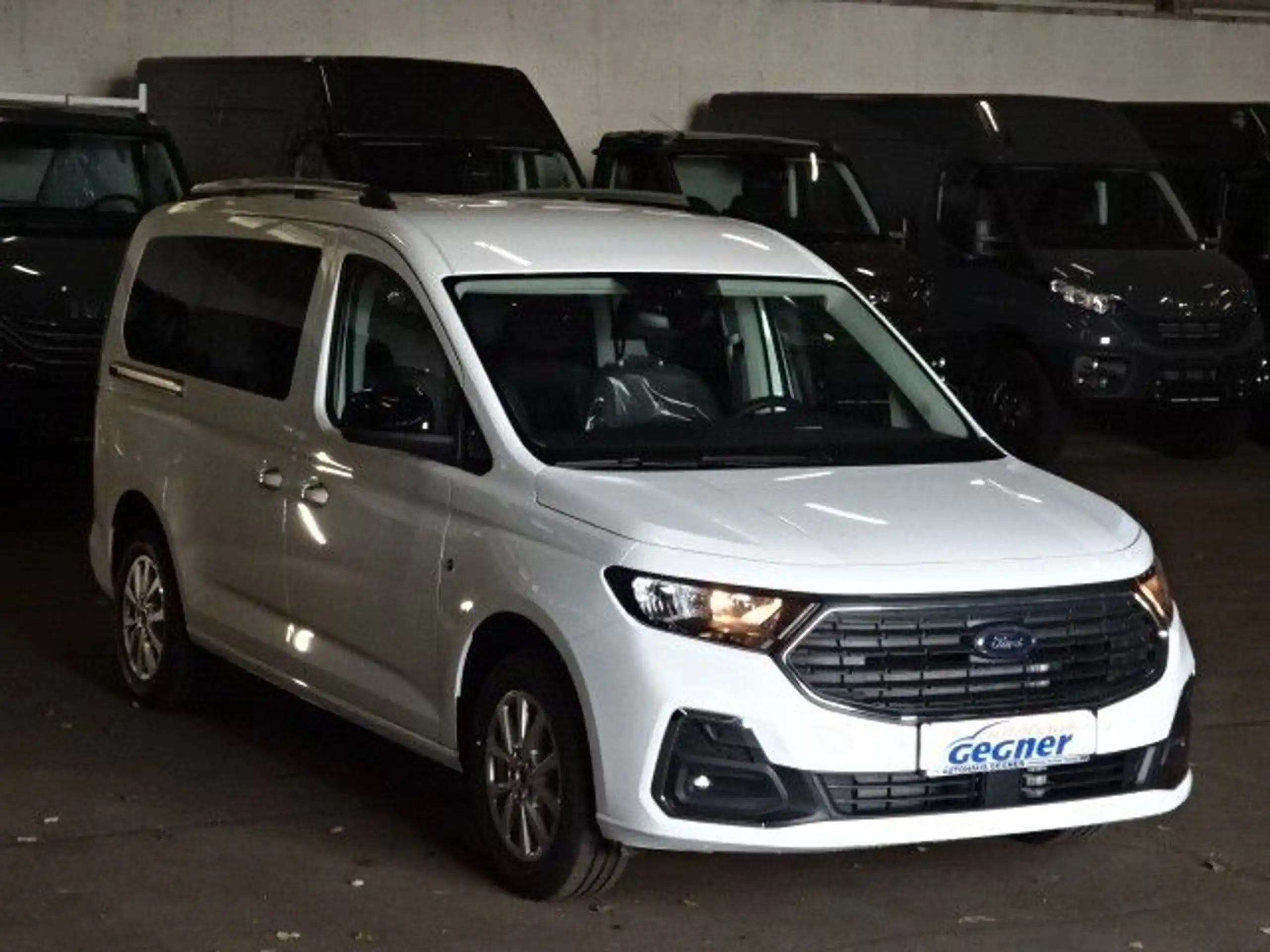 Ford - Grand Tourneo