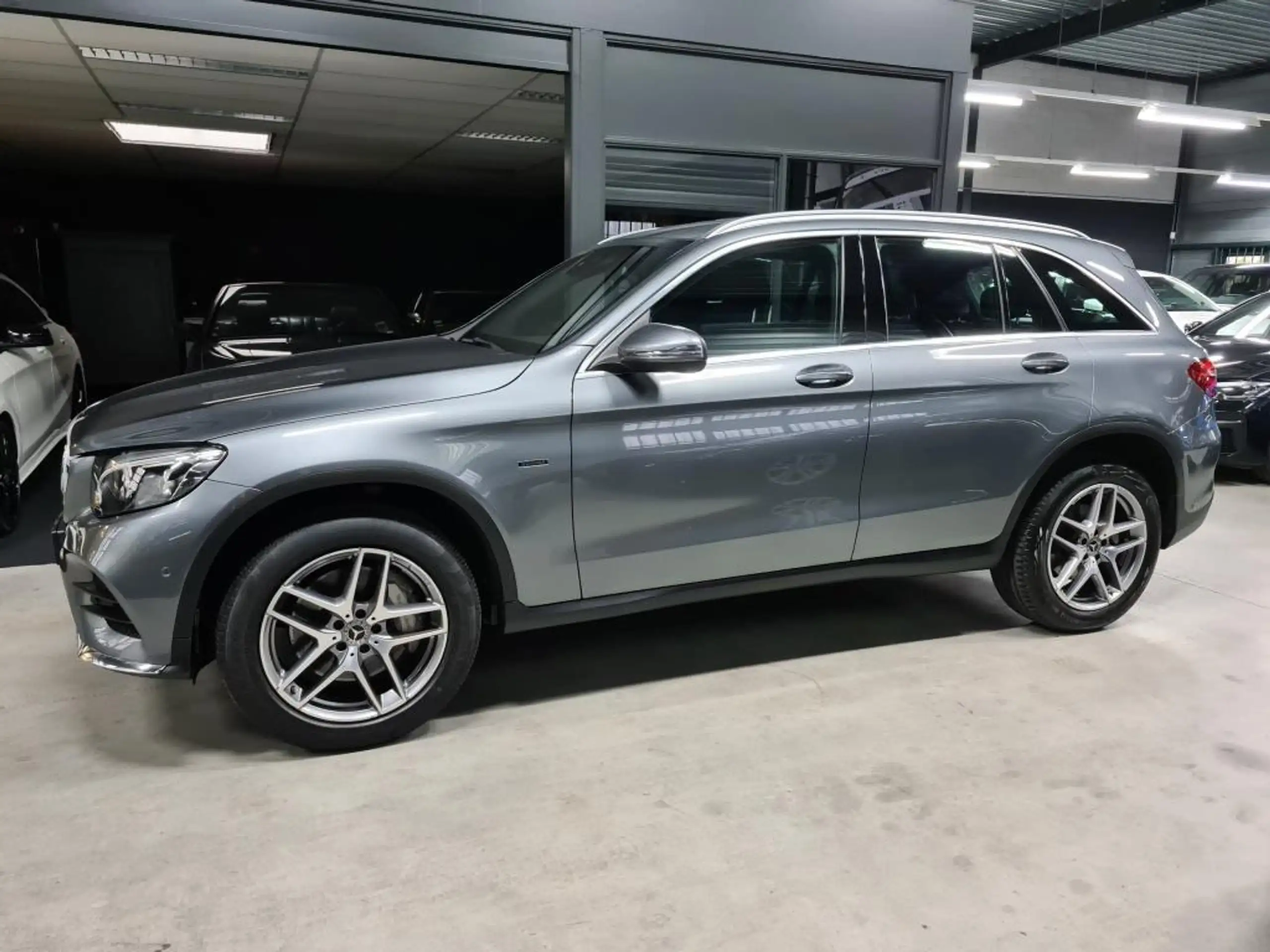 Mercedes-Benz - GLC 350